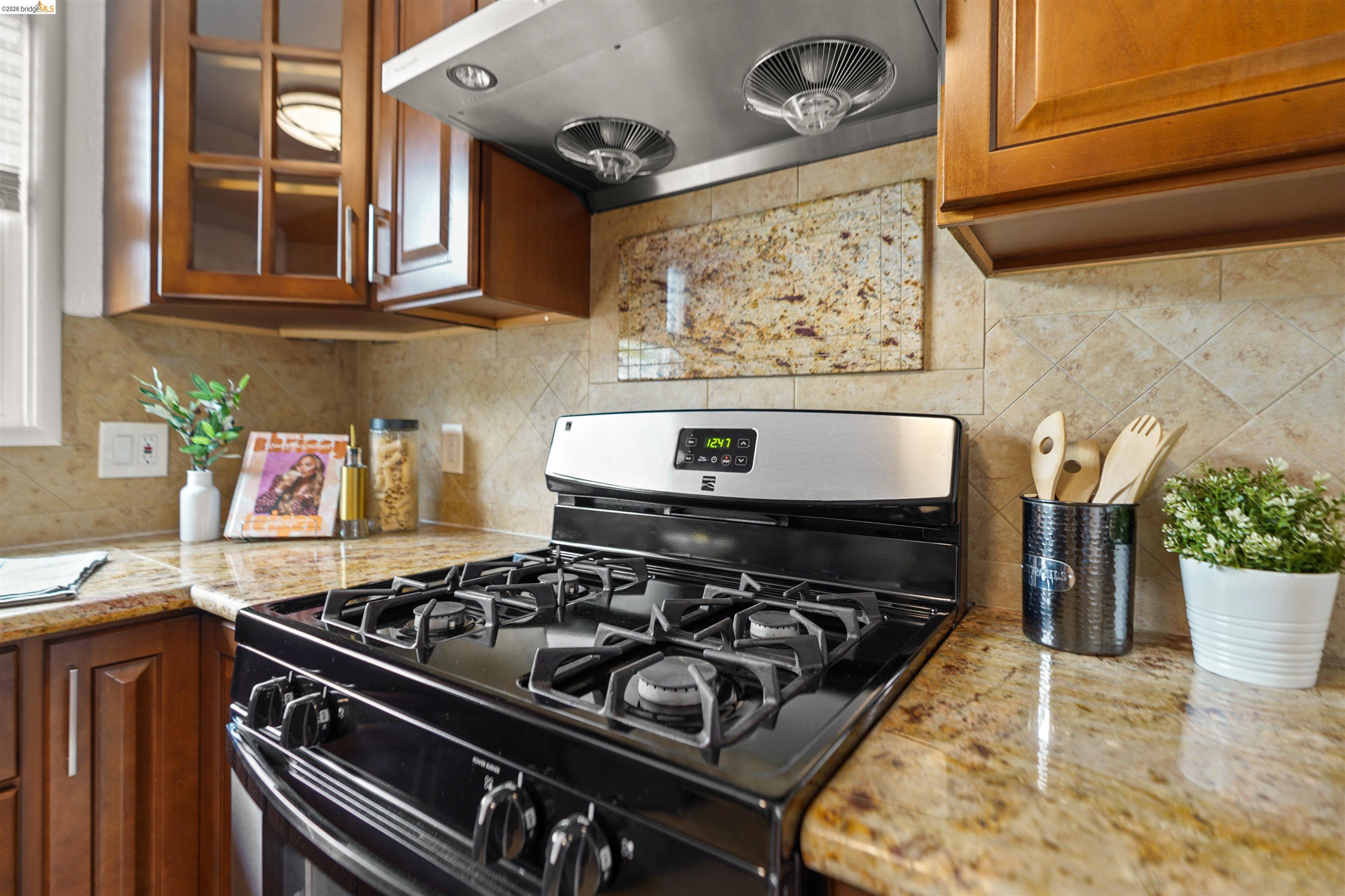 Detail Gallery Image 14 of 39 For 2339 Mcbryde Ave, Richmond,  CA 94804 - 2 Beds | 1 Baths