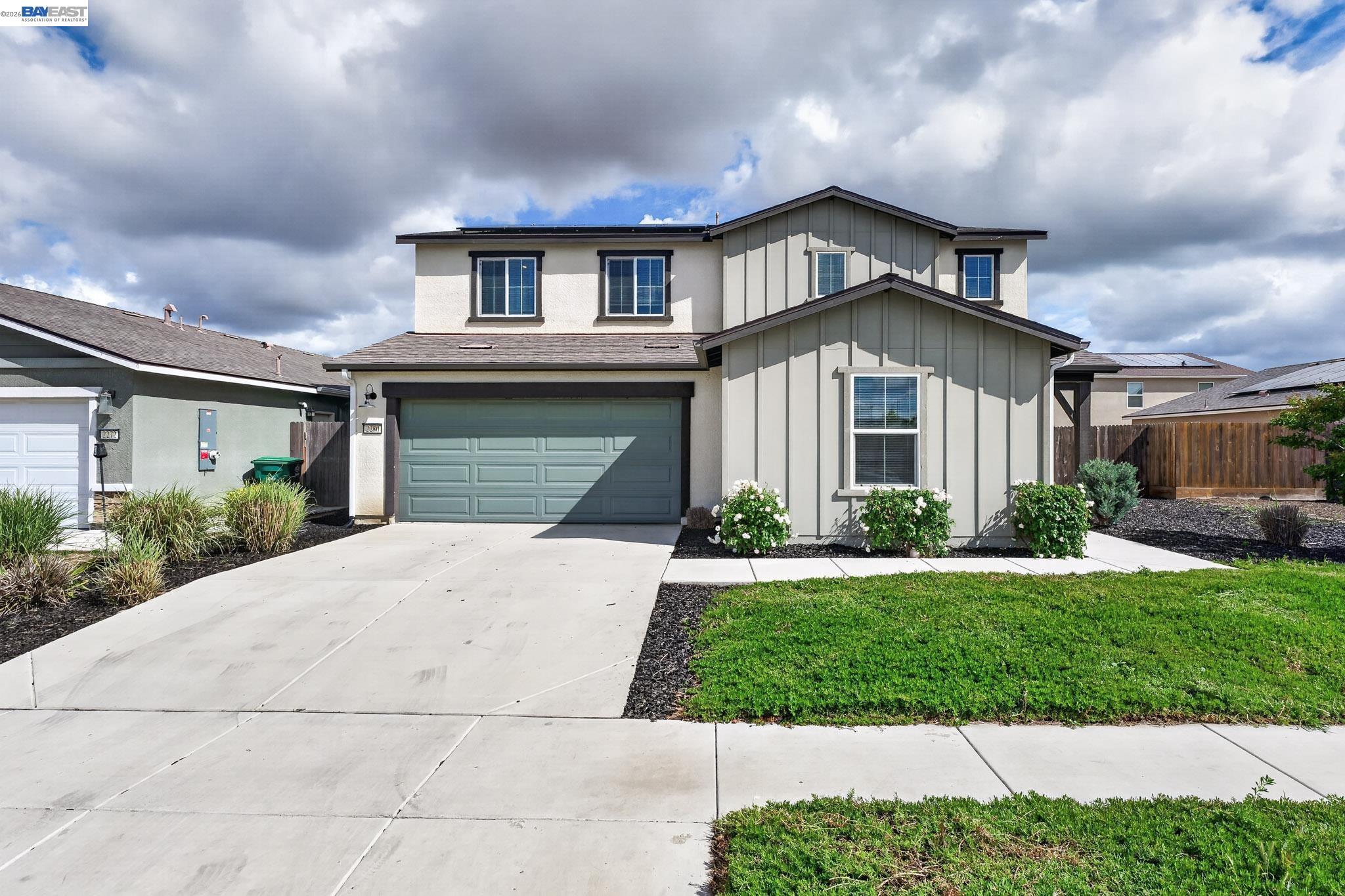 Detail Gallery Image 1 of 63 For 2280 Craig Ct, Los Banos,  CA 93635 - 5 Beds | 3/1 Baths