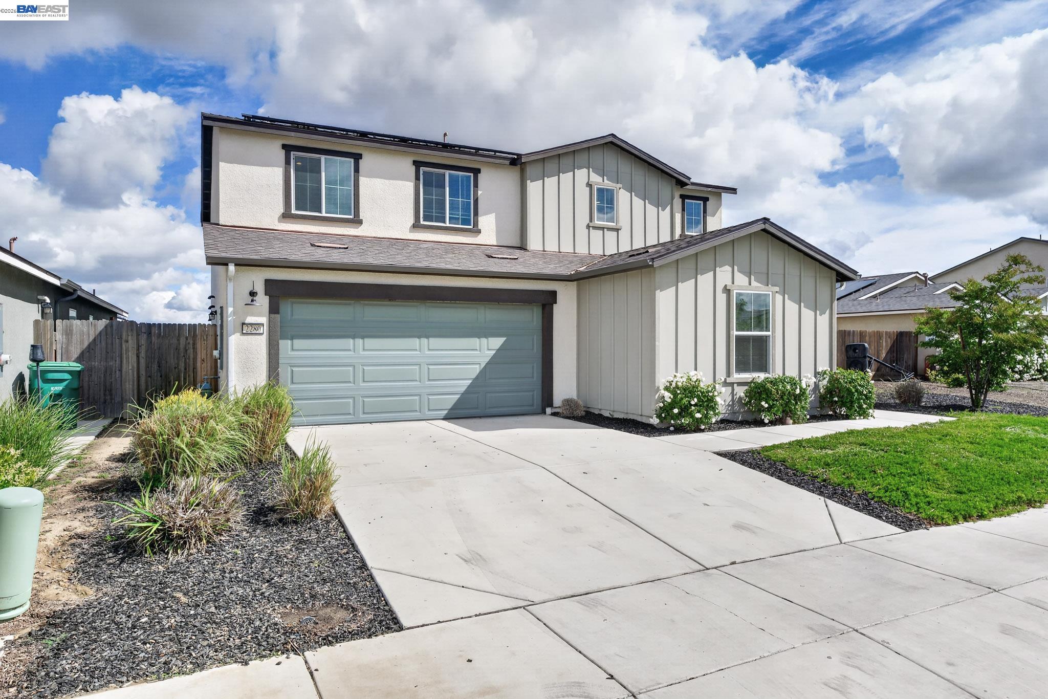 Detail Gallery Image 2 of 63 For 2280 Craig Ct, Los Banos,  CA 93635 - 5 Beds | 3/1 Baths