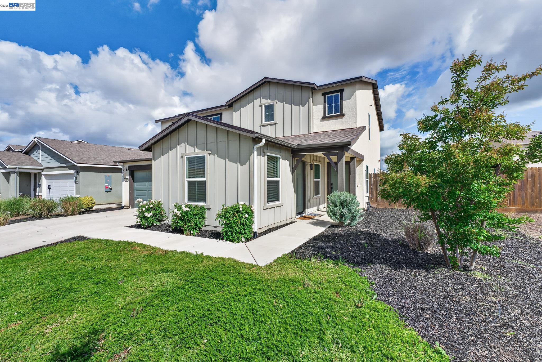 Detail Gallery Image 3 of 63 For 2280 Craig Ct, Los Banos,  CA 93635 - 5 Beds | 3/1 Baths