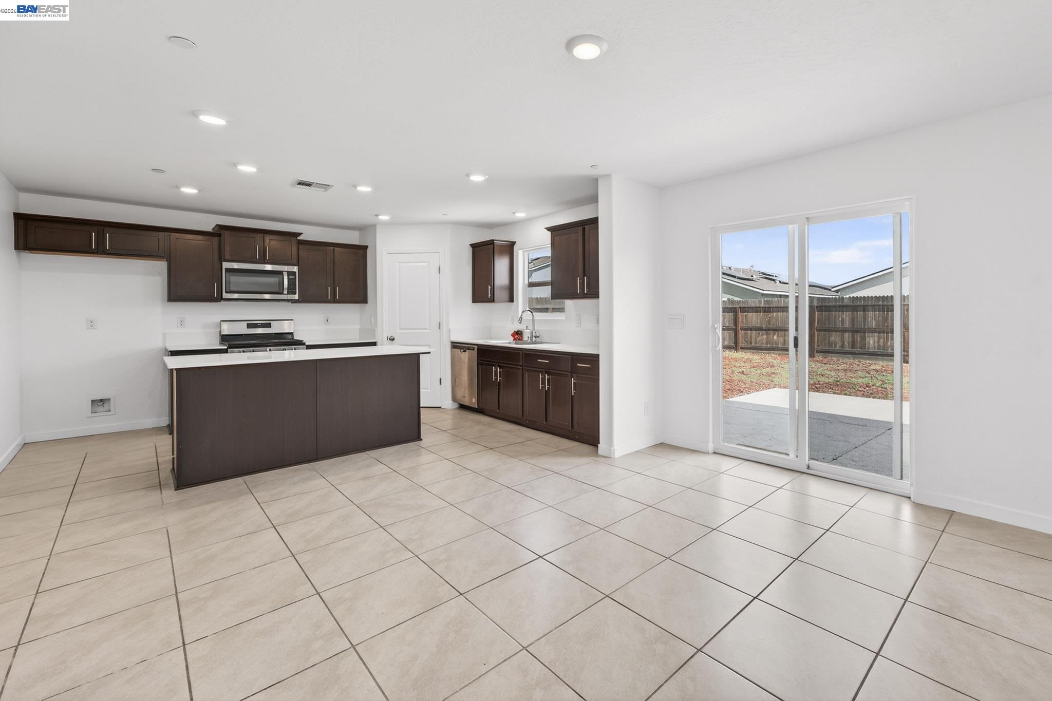 Detail Gallery Image 22 of 63 For 2280 Craig Ct, Los Banos,  CA 93635 - 5 Beds | 3/1 Baths