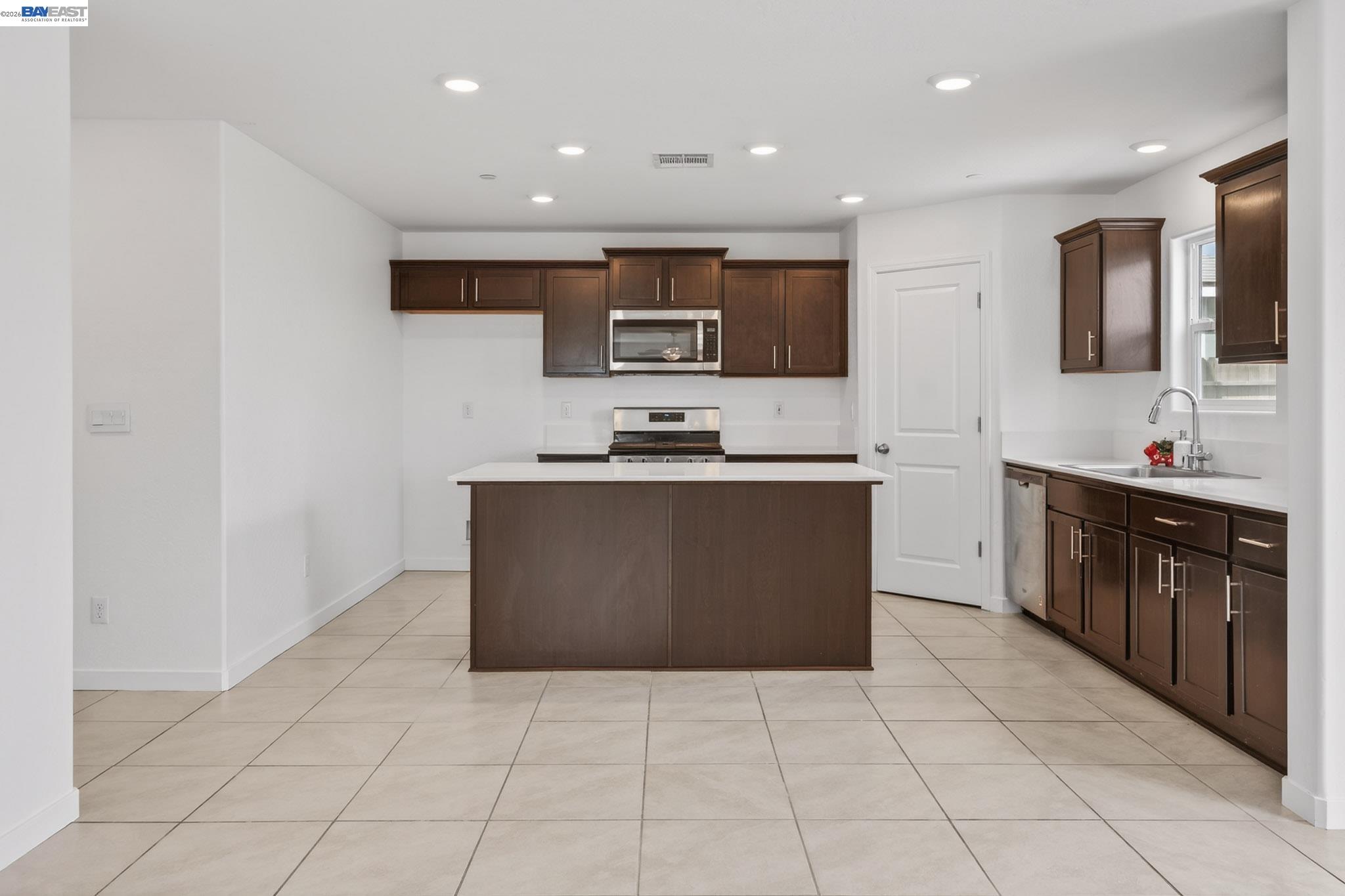 Detail Gallery Image 23 of 63 For 2280 Craig Ct, Los Banos,  CA 93635 - 5 Beds | 3/1 Baths