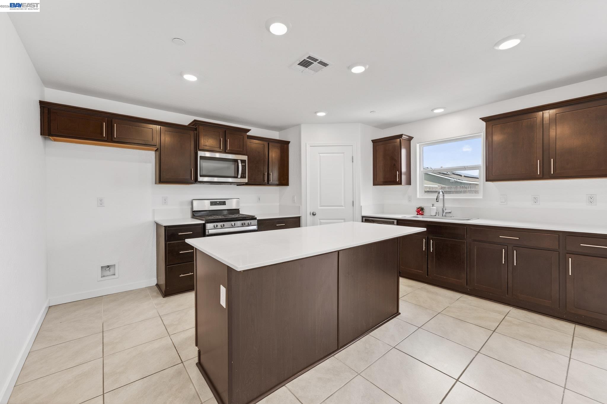 Detail Gallery Image 25 of 63 For 2280 Craig Ct, Los Banos,  CA 93635 - 5 Beds | 3/1 Baths