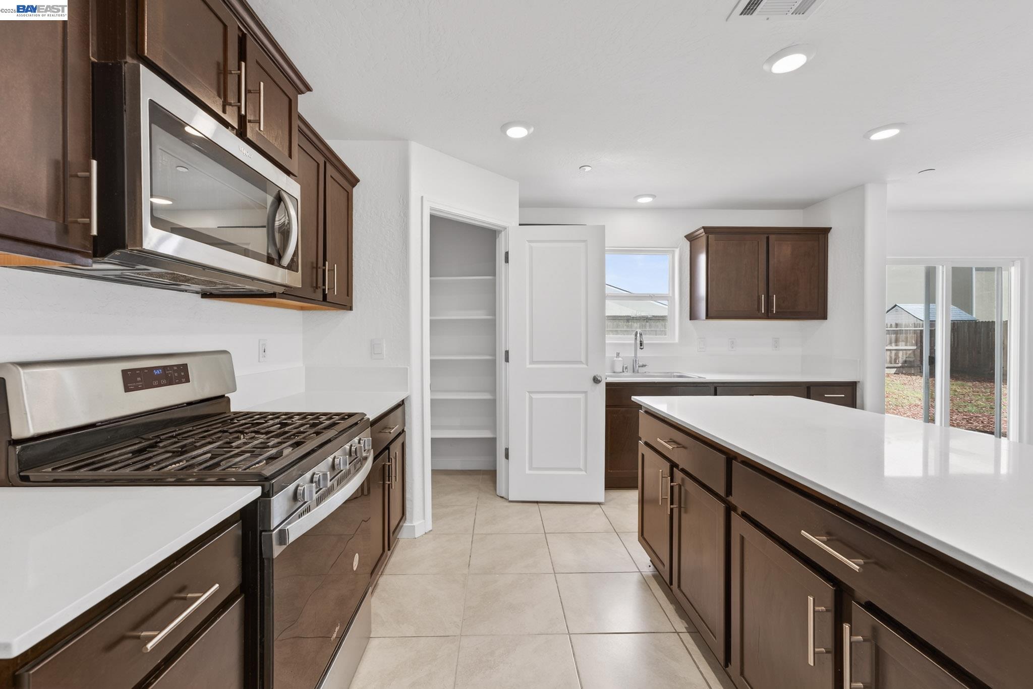 Detail Gallery Image 29 of 63 For 2280 Craig Ct, Los Banos,  CA 93635 - 5 Beds | 3/1 Baths