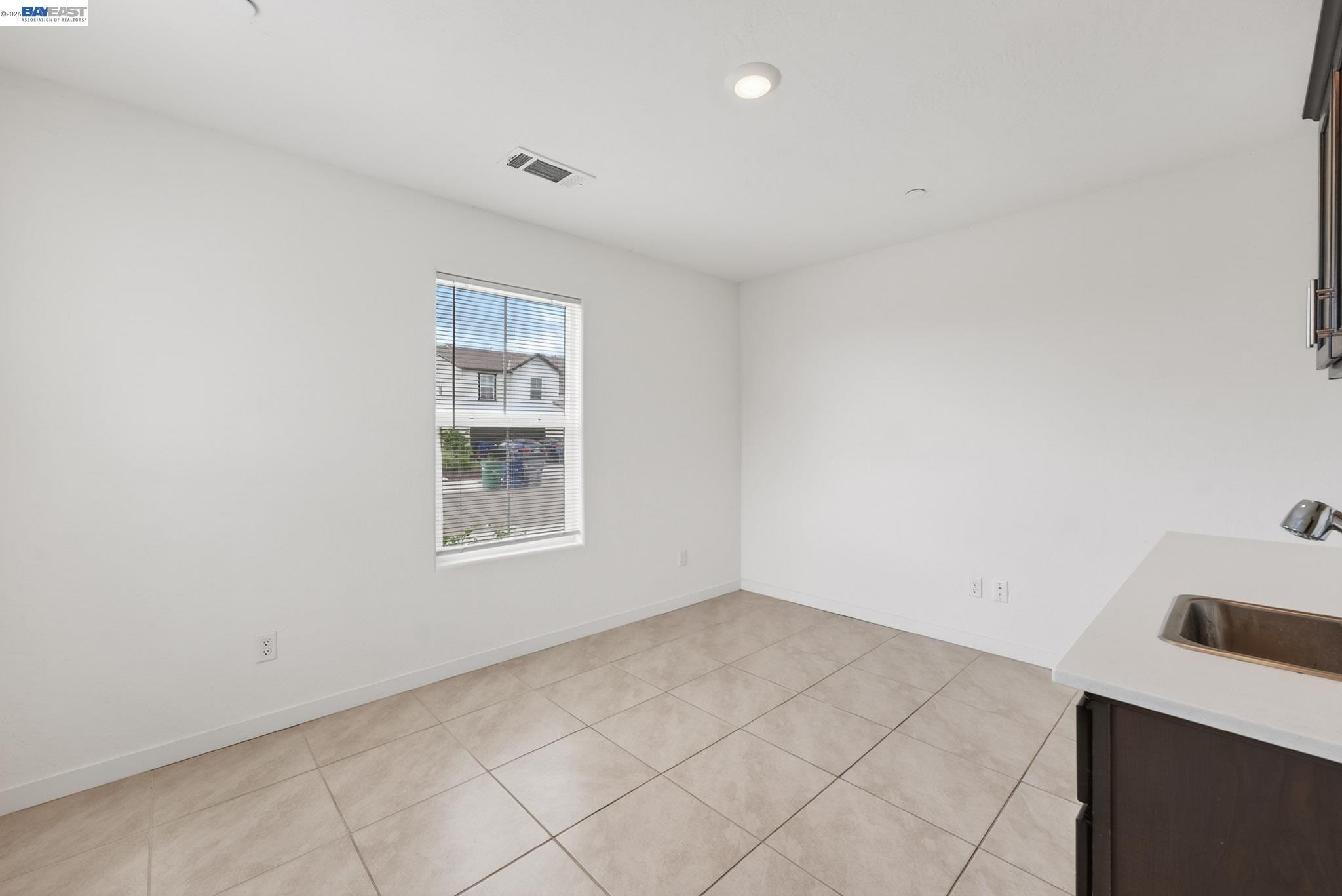 Detail Gallery Image 8 of 63 For 2280 Craig Ct, Los Banos,  CA 93635 - 5 Beds | 3/1 Baths