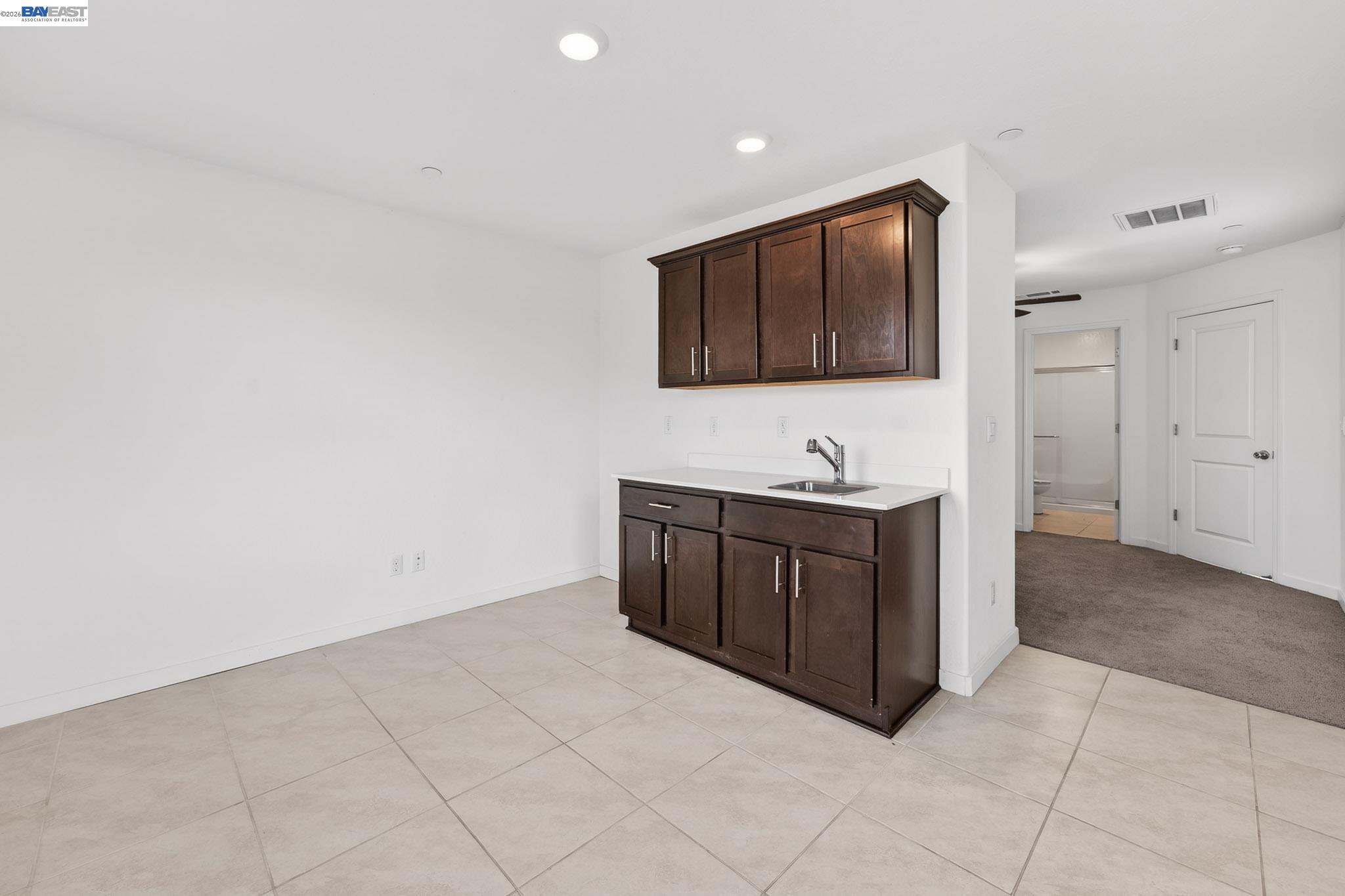 Detail Gallery Image 9 of 63 For 2280 Craig Ct, Los Banos,  CA 93635 - 5 Beds | 3/1 Baths