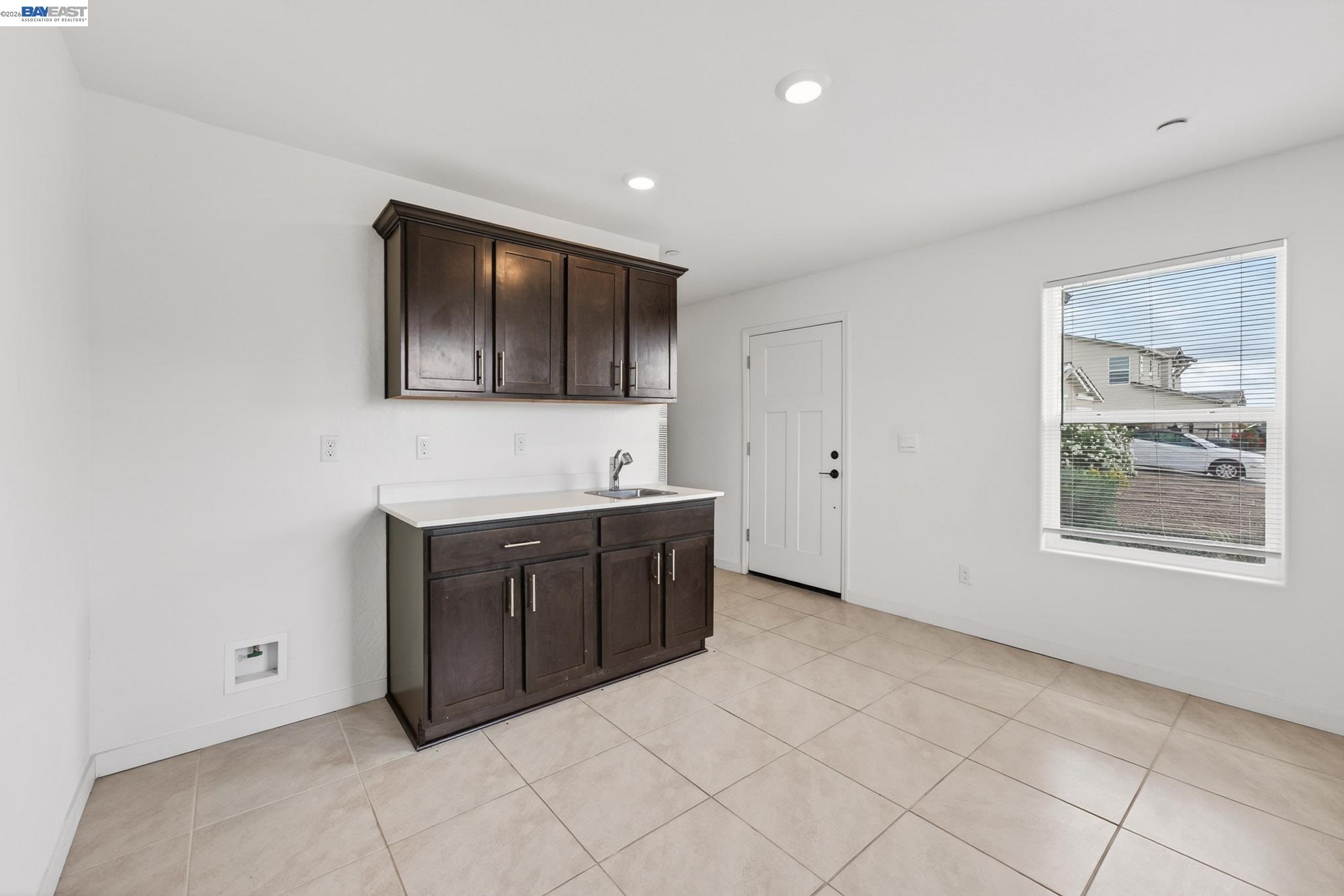Detail Gallery Image 10 of 63 For 2280 Craig Ct, Los Banos,  CA 93635 - 5 Beds | 3/1 Baths