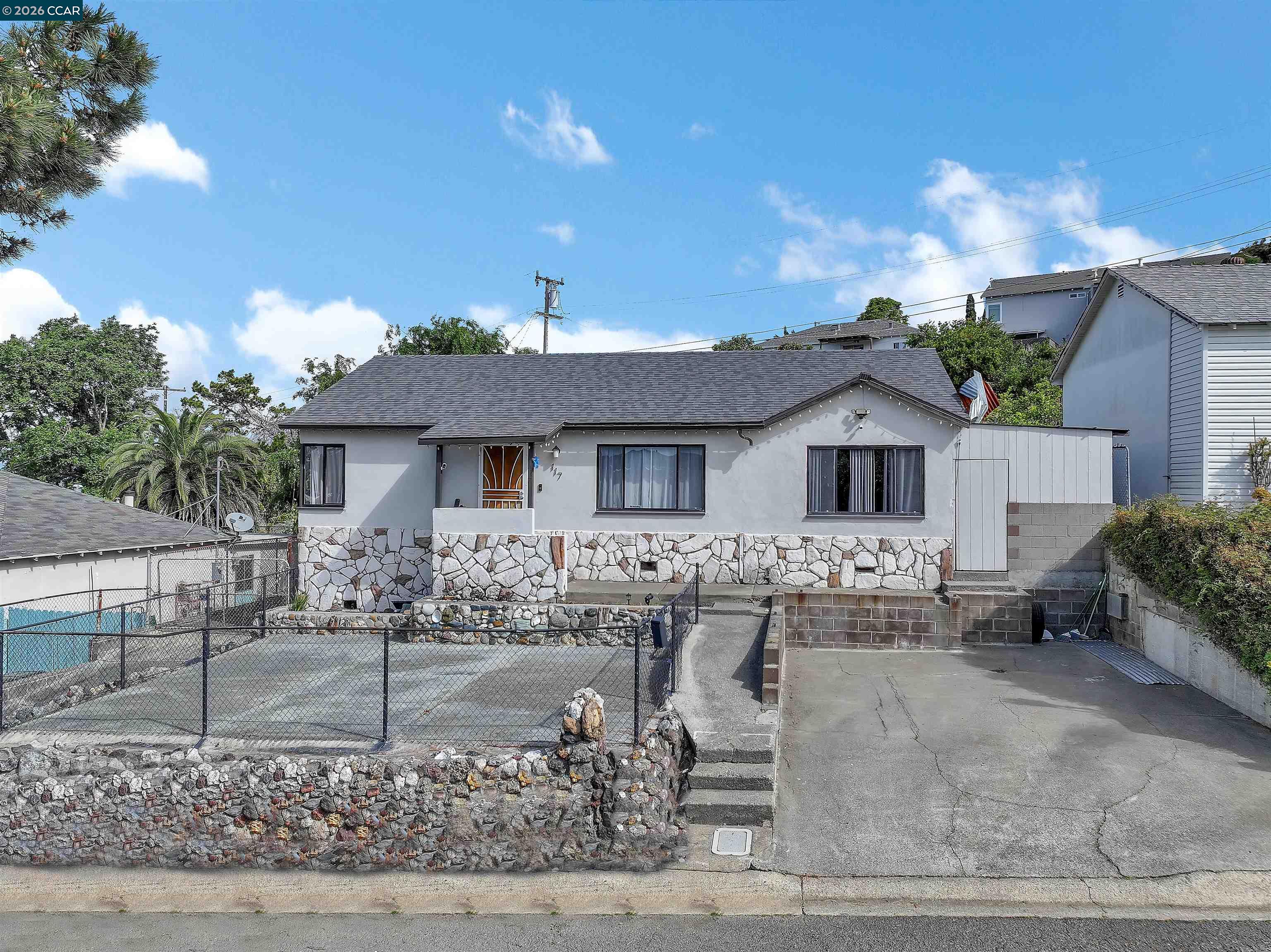 Front Image Thumbnail for CC41131344