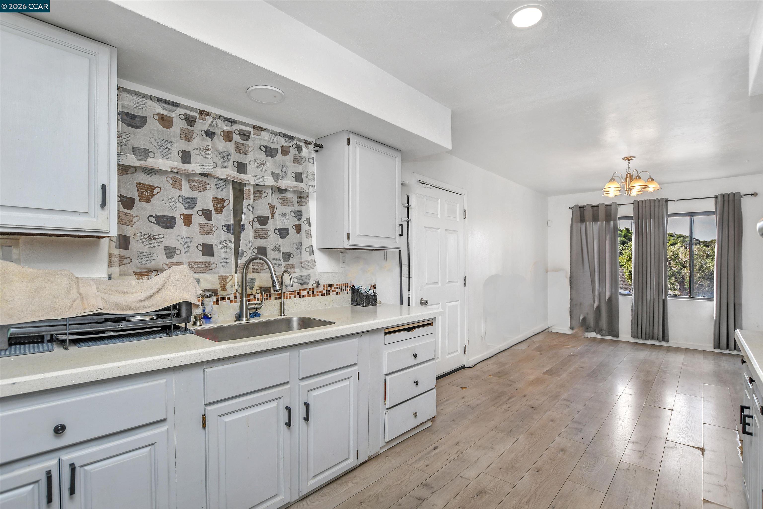 Detail Gallery Image 4 of 13 For 117 Jordan St, Vallejo,  CA 94591 - 3 Beds | 1 Baths