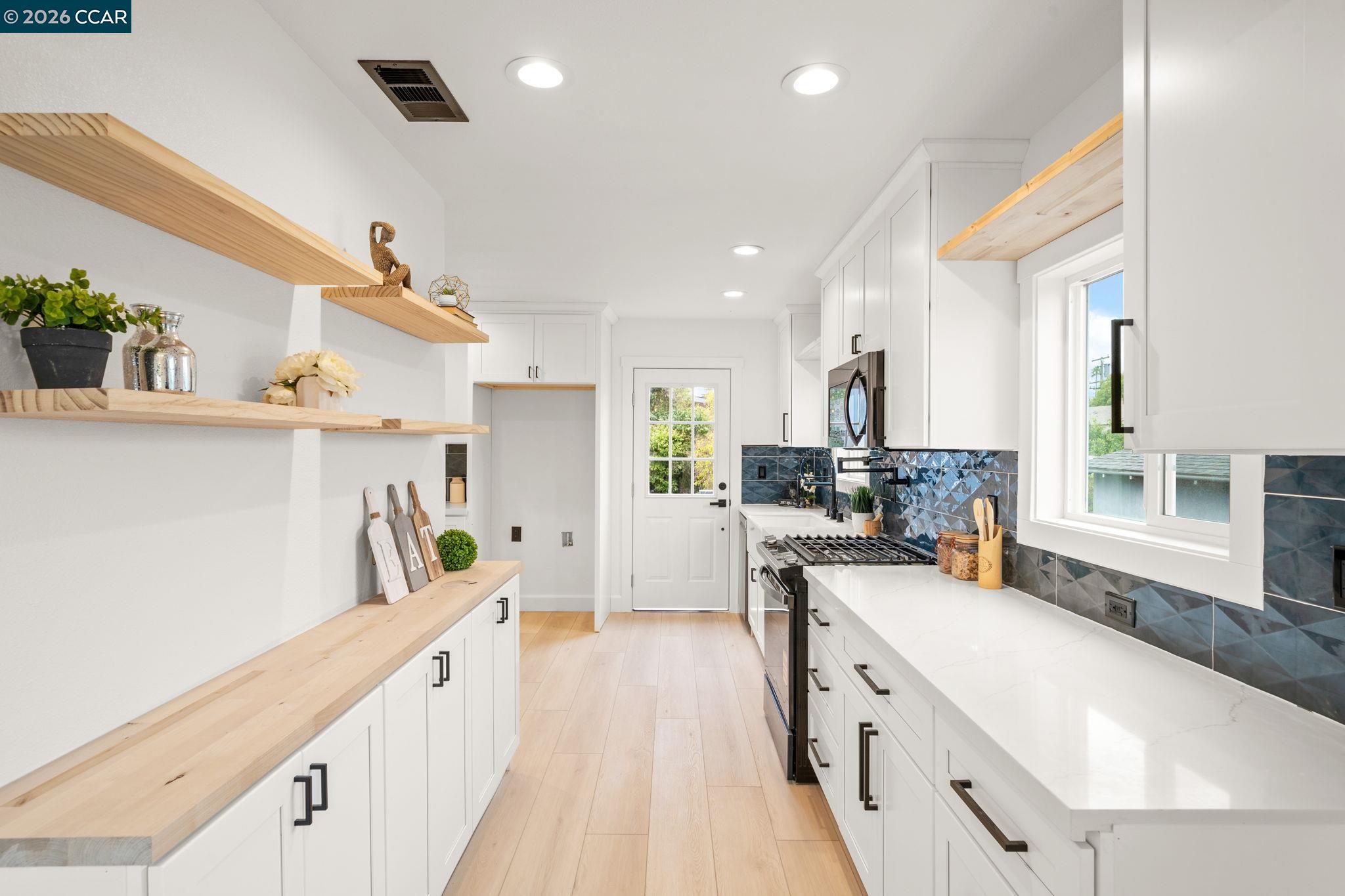 Detail Gallery Image 12 of 54 For 220 Cassady St, Vallejo,  CA 94590 - 3 Beds | 2 Baths