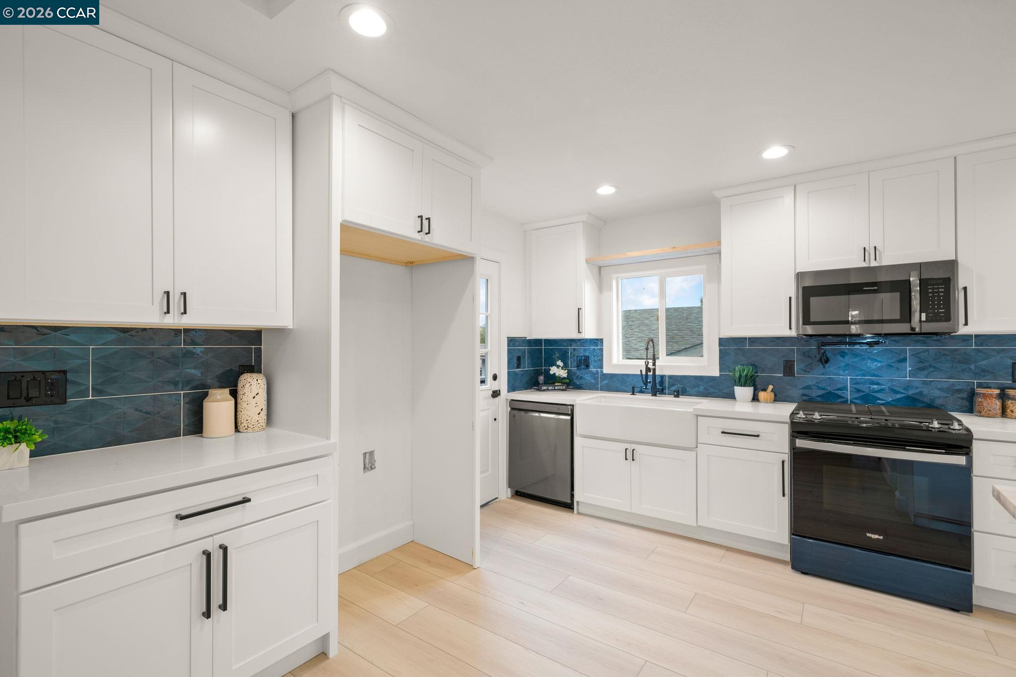 Detail Gallery Image 9 of 54 For 220 Cassady St, Vallejo,  CA 94590 - 3 Beds | 2 Baths