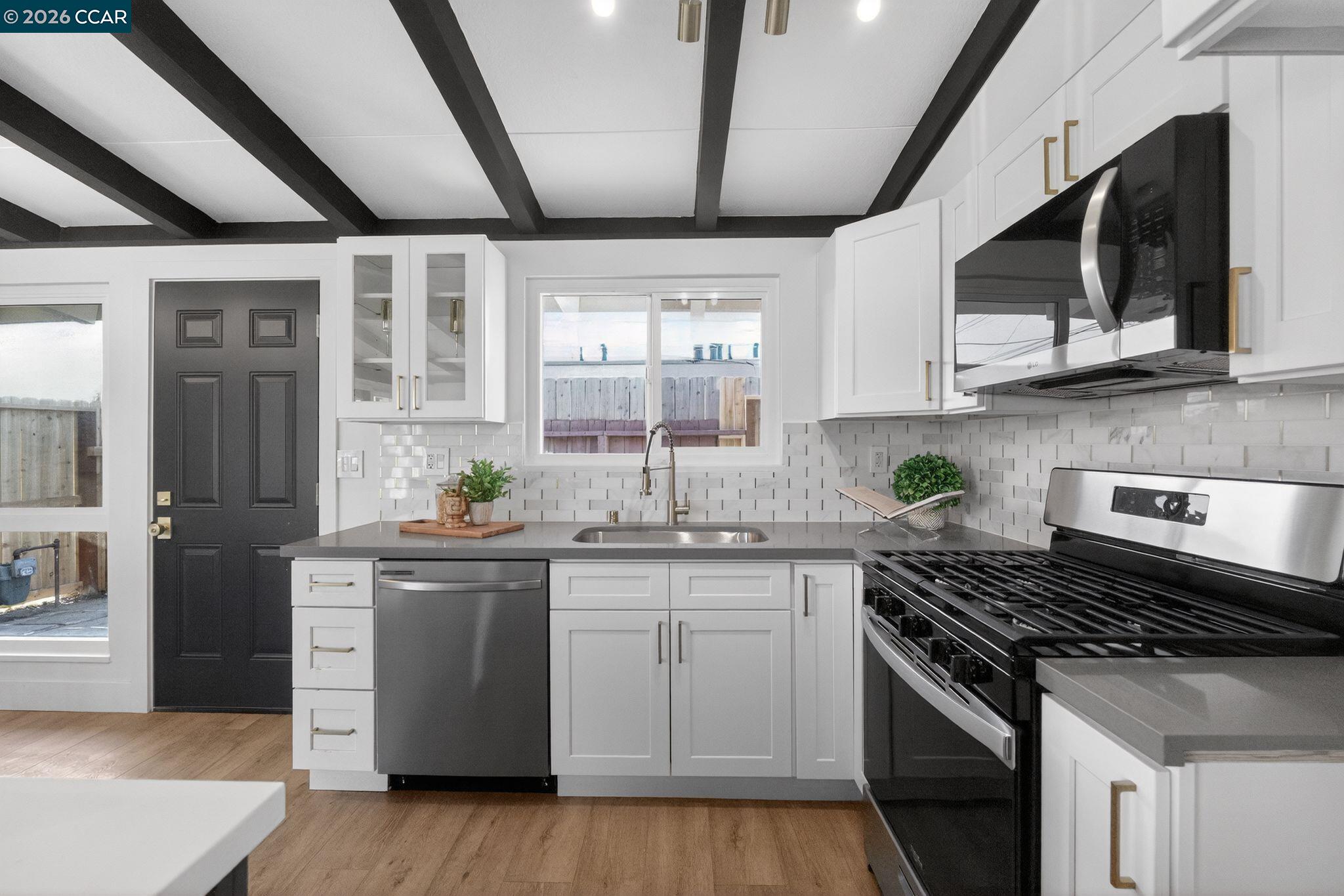 Detail Gallery Image 12 of 32 For 27891 Ormond Ave, Hayward,  CA 94544 - 3 Beds | 2 Baths