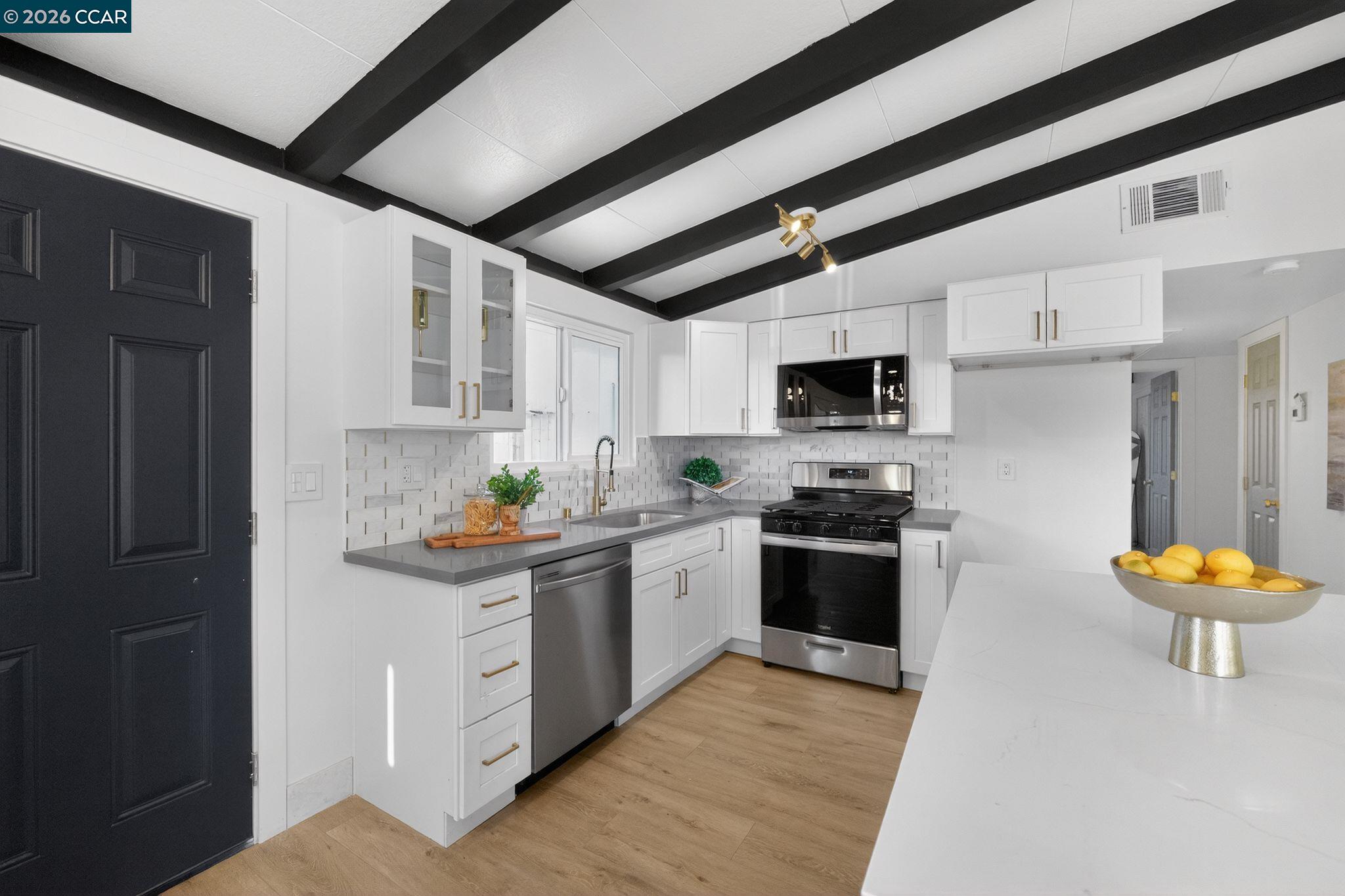 Detail Gallery Image 8 of 32 For 27891 Ormond Ave, Hayward,  CA 94544 - 3 Beds | 2 Baths