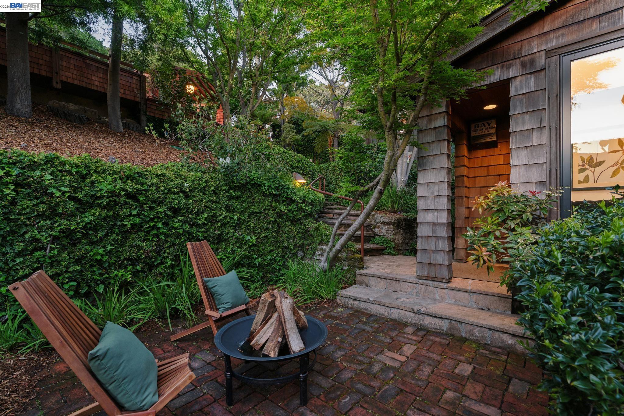 Detail Gallery Image 15 of 60 For 1166 Cragmont Avenue, Berkeley,  CA 94708 - 3 Beds | 3 Baths