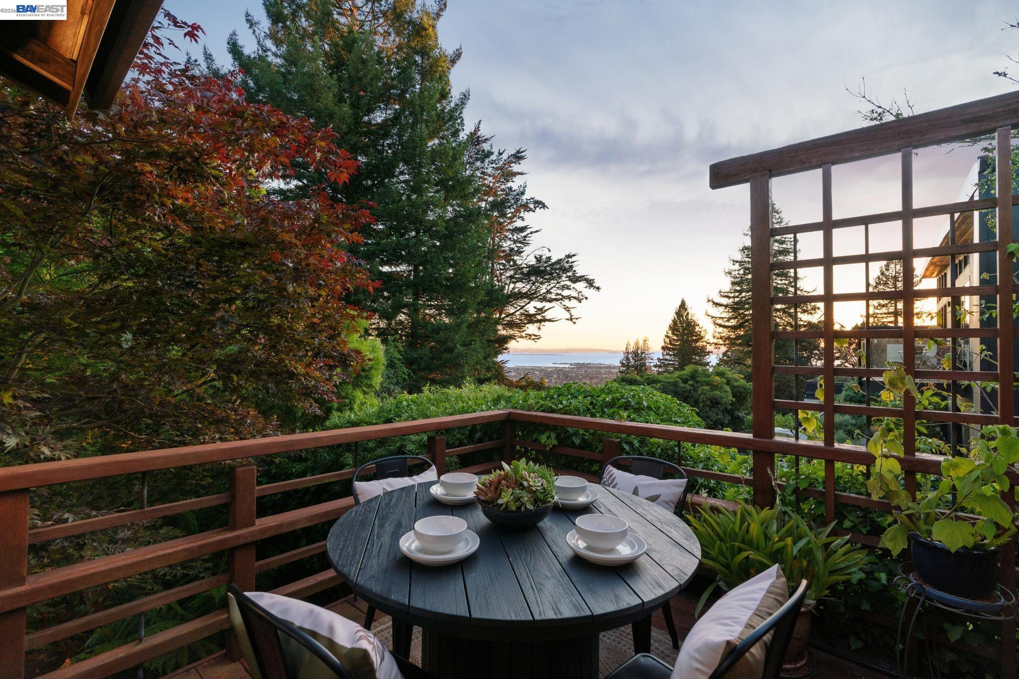 Detail Gallery Image 24 of 60 For 1166 Cragmont Avenue, Berkeley,  CA 94708 - 3 Beds | 3 Baths