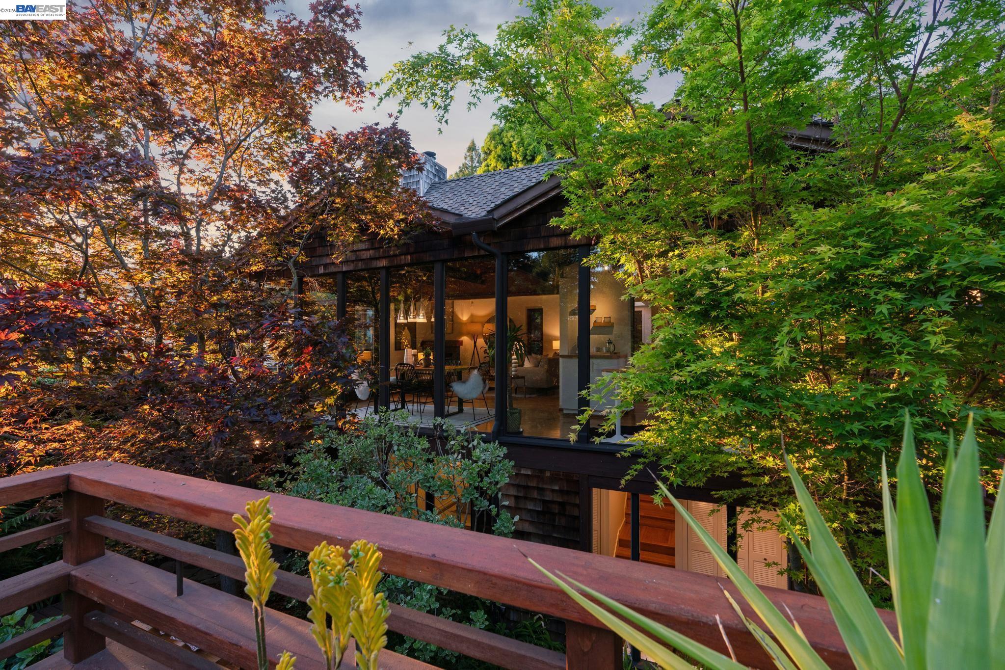 Detail Gallery Image 36 of 60 For 1166 Cragmont Avenue, Berkeley,  CA 94708 - 3 Beds | 3 Baths