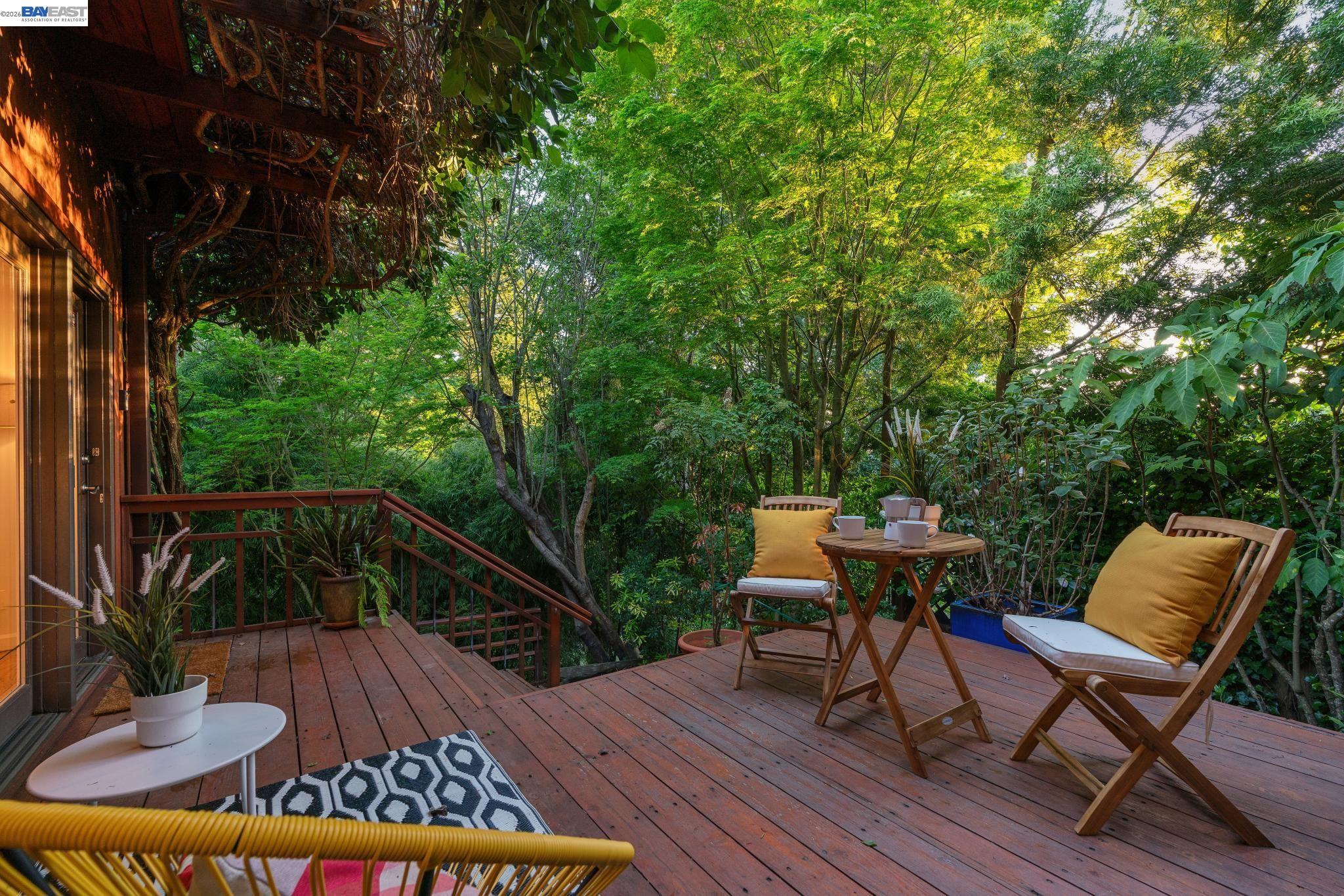 Detail Gallery Image 8 of 60 For 1166 Cragmont Avenue, Berkeley,  CA 94708 - 3 Beds | 3 Baths