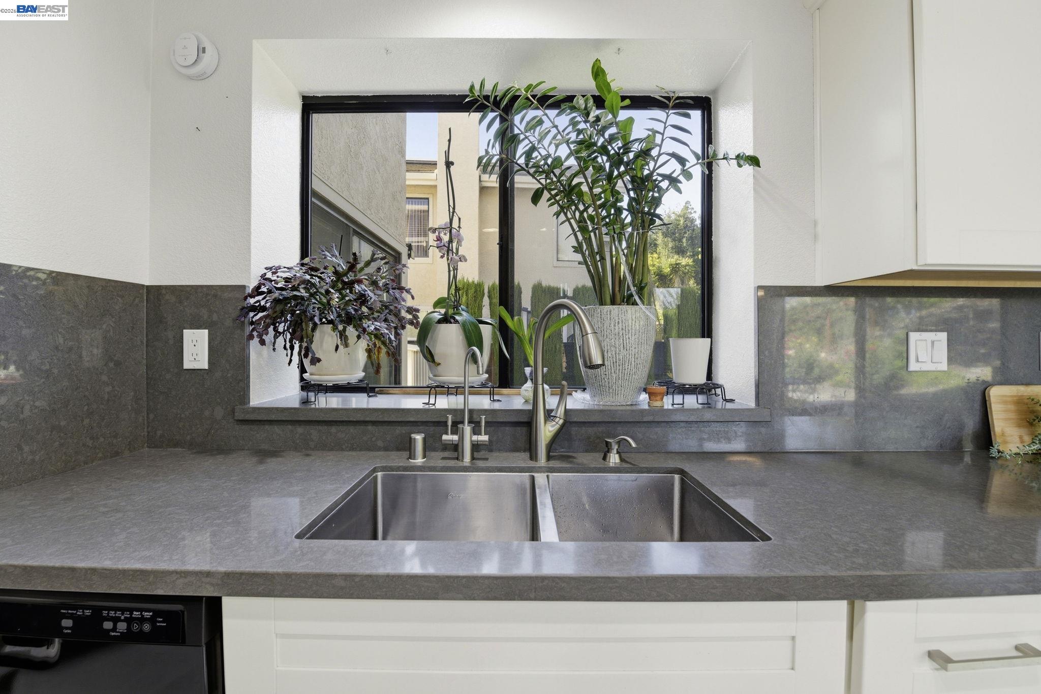 Detail Gallery Image 12 of 44 For 43884 Cameron Hills Drive, Fremont,  CA 94539-5972 - 4 Beds | 2/1 Baths