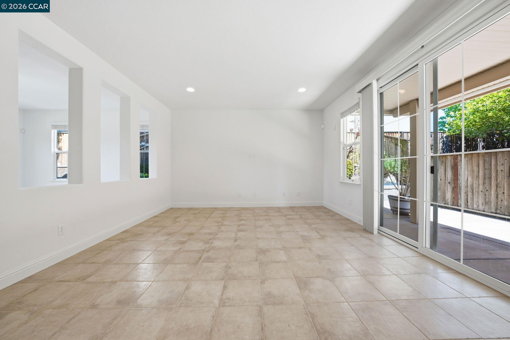 Detail Gallery Image 14 of 60 For 3808 Amerigo Ct, Antioch,  CA 94509 - 3 Beds | 2/1 Baths