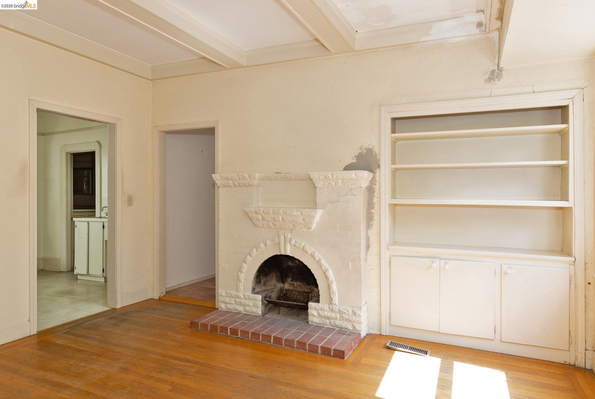 Detail Gallery Image 11 of 25 For 42 Linda Ave, Oakland,  CA 94611 - 3 Beds | 1/1 Baths