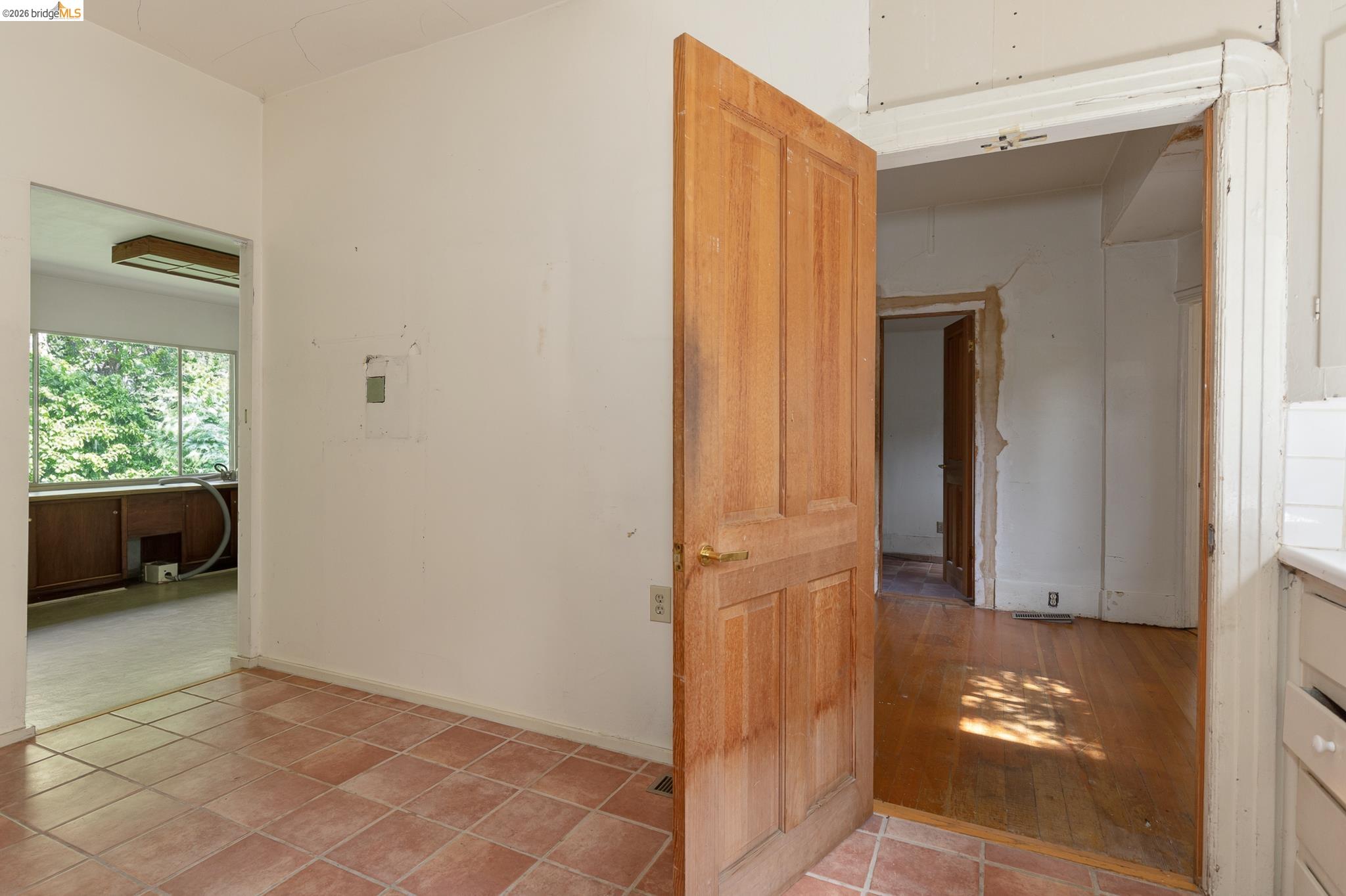 Detail Gallery Image 16 of 25 For 42 Linda Ave, Oakland,  CA 94611 - 3 Beds | 1/1 Baths