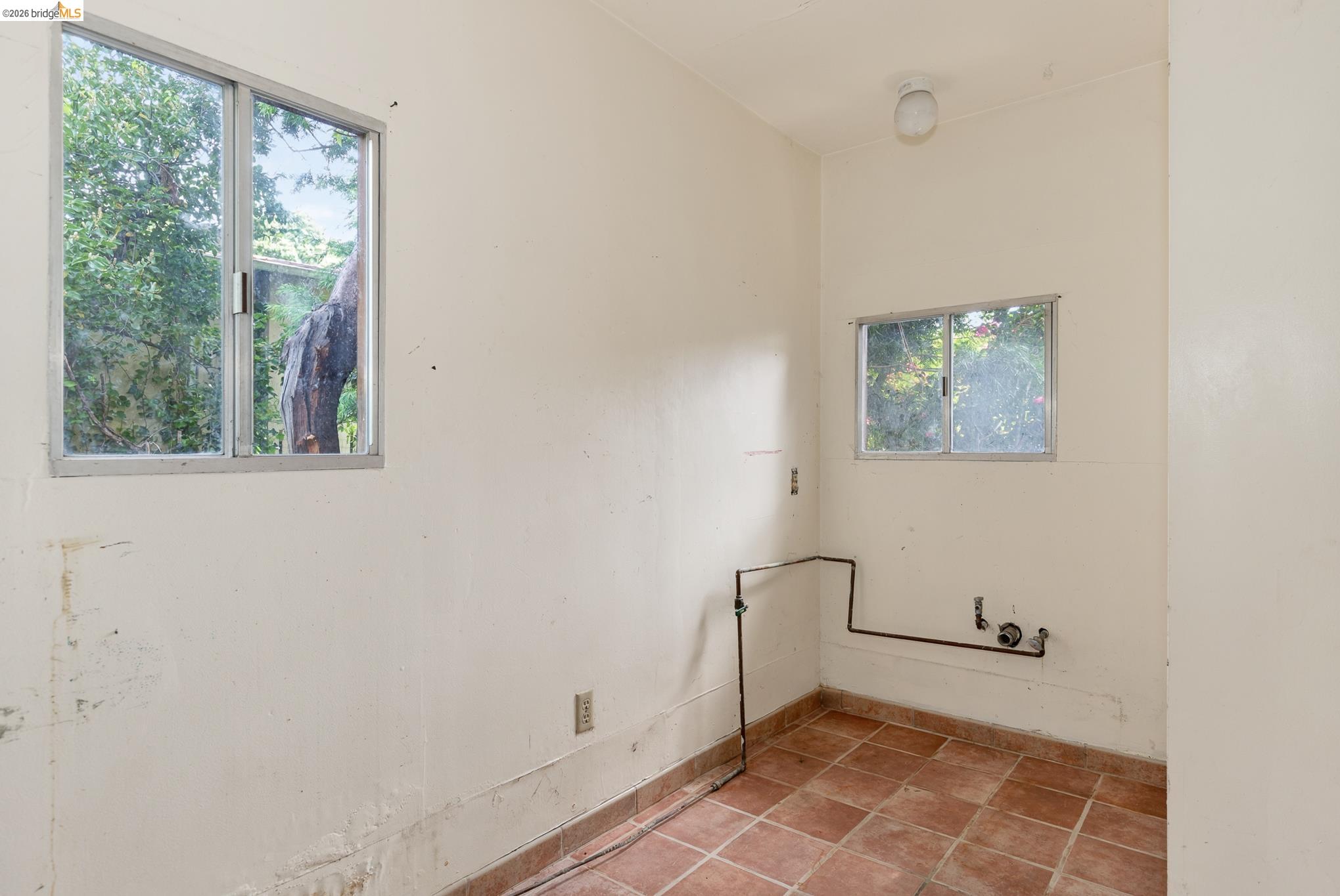 Detail Gallery Image 19 of 25 For 42 Linda Ave, Oakland,  CA 94611 - 3 Beds | 1/1 Baths