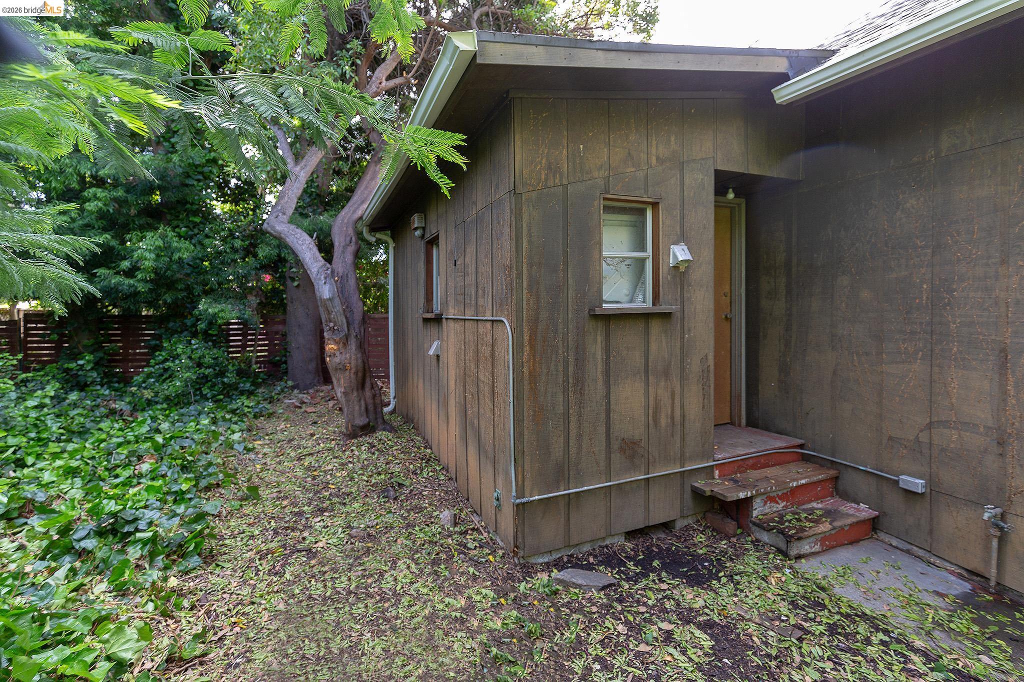 Detail Gallery Image 20 of 25 For 42 Linda Ave, Oakland,  CA 94611 - 3 Beds | 1/1 Baths