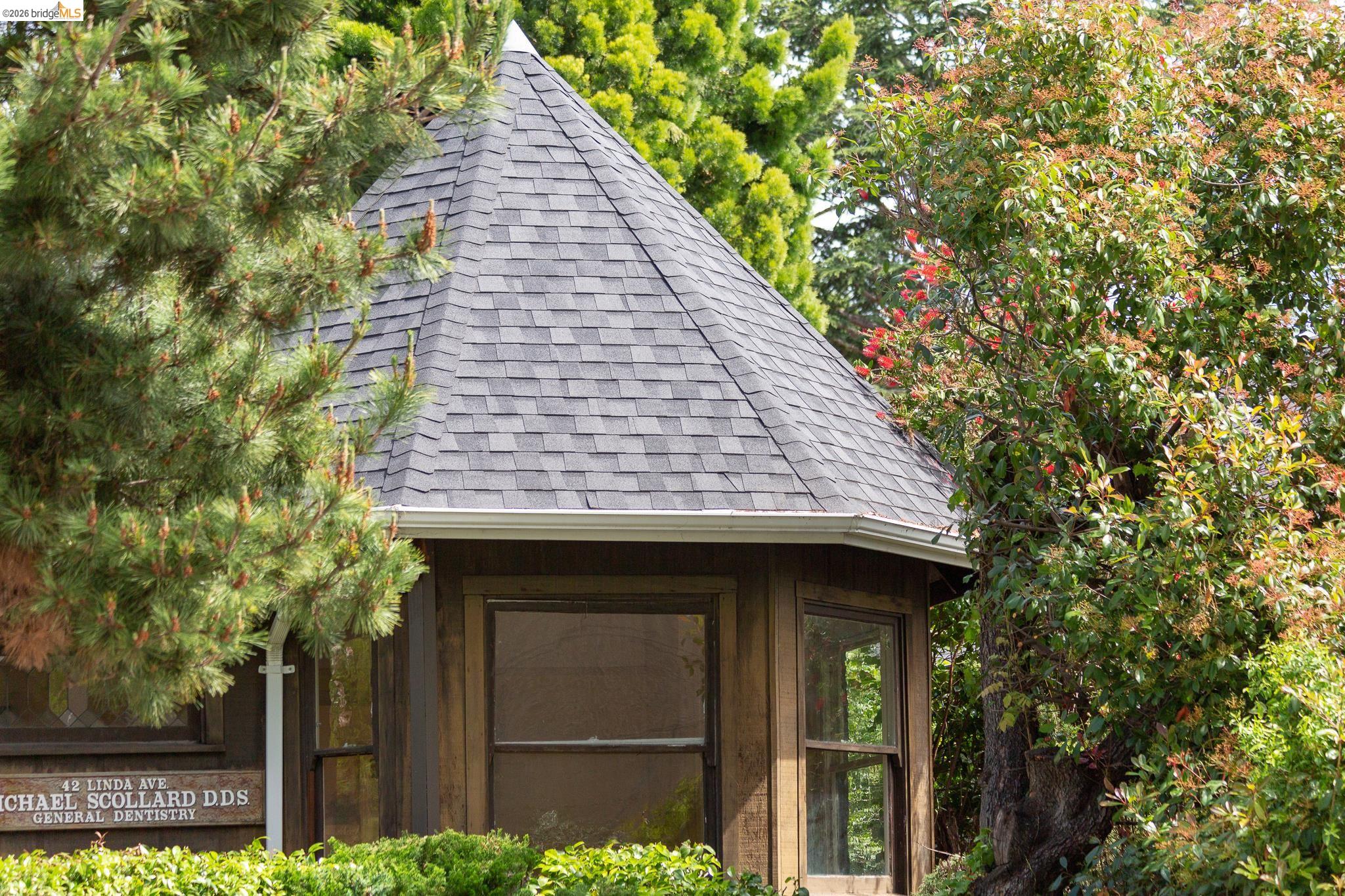 Detail Gallery Image 22 of 25 For 42 Linda Ave, Oakland,  CA 94611 - 3 Beds | 1/1 Baths