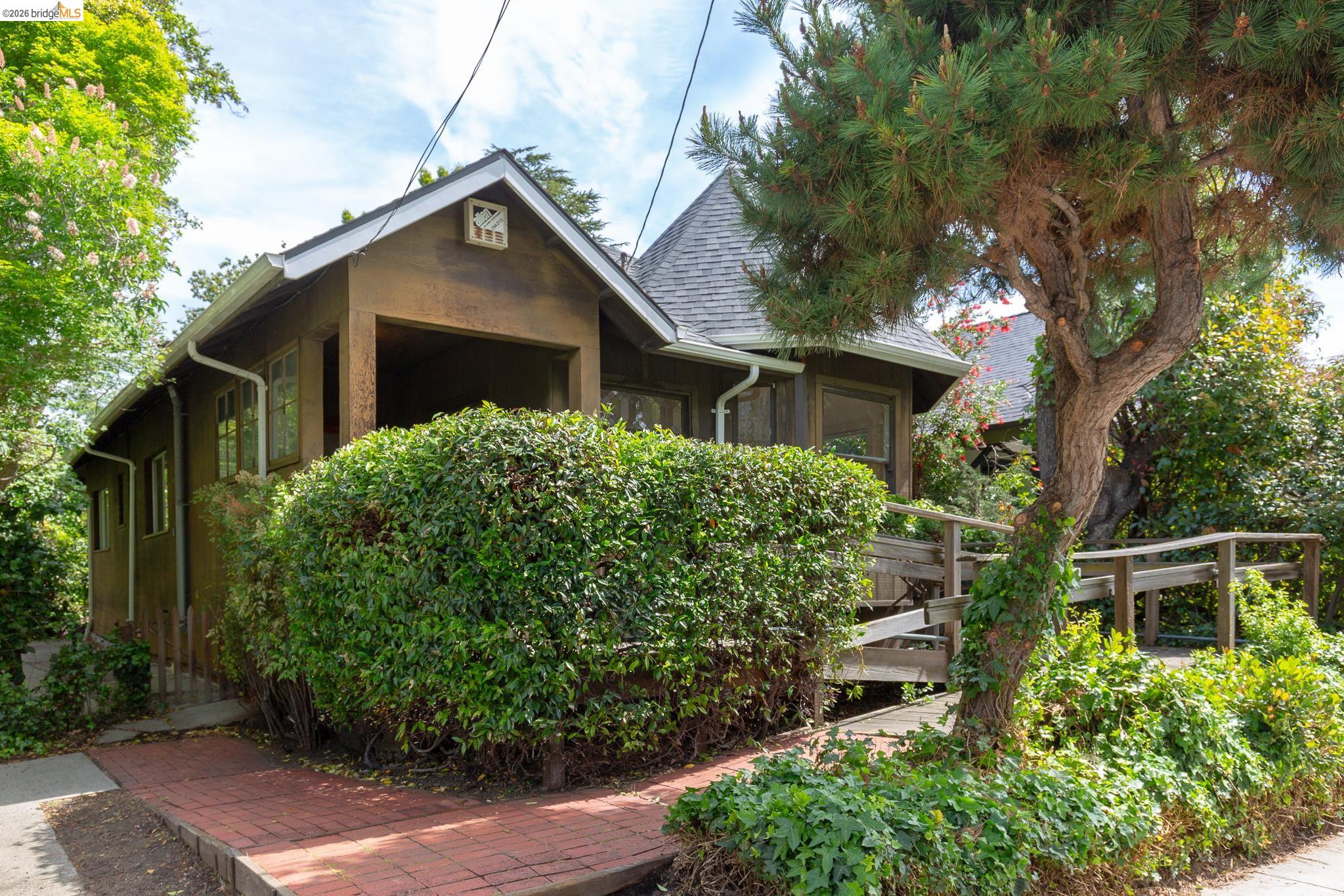 Detail Gallery Image 23 of 25 For 42 Linda Ave, Oakland,  CA 94611 - 3 Beds | 1/1 Baths