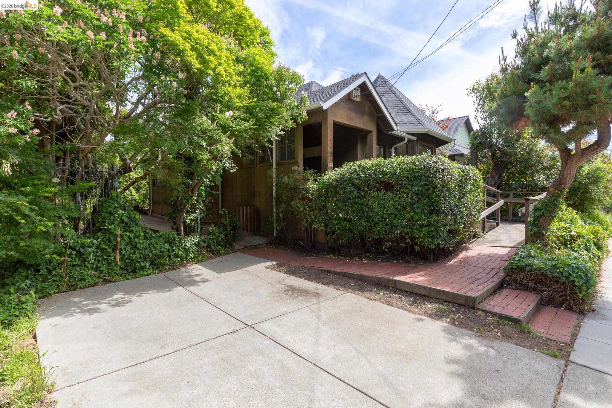 Detail Gallery Image 24 of 25 For 42 Linda Ave, Oakland,  CA 94611 - 3 Beds | 1/1 Baths