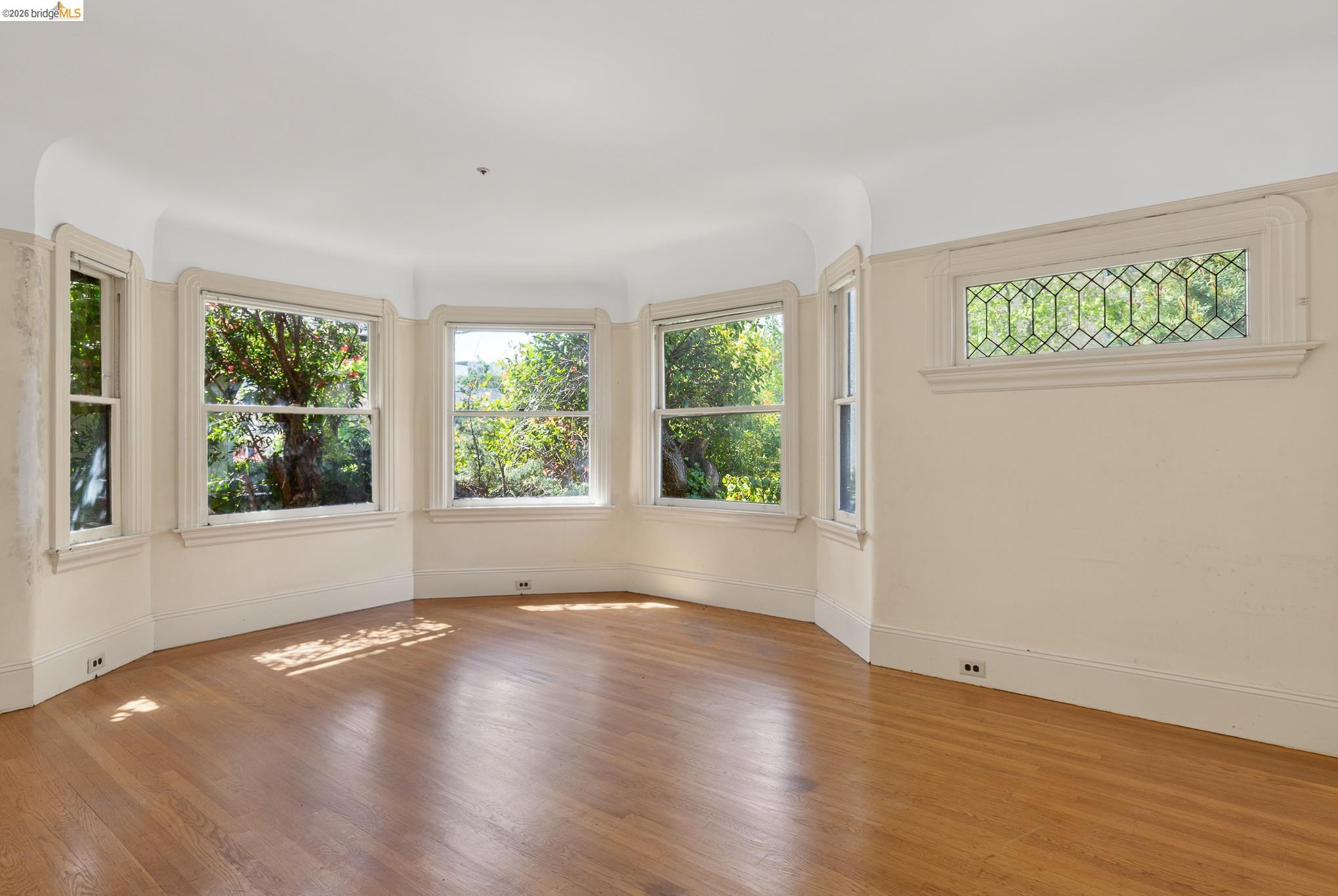 Detail Gallery Image 5 of 25 For 42 Linda Ave, Oakland,  CA 94611 - 3 Beds | 1/1 Baths