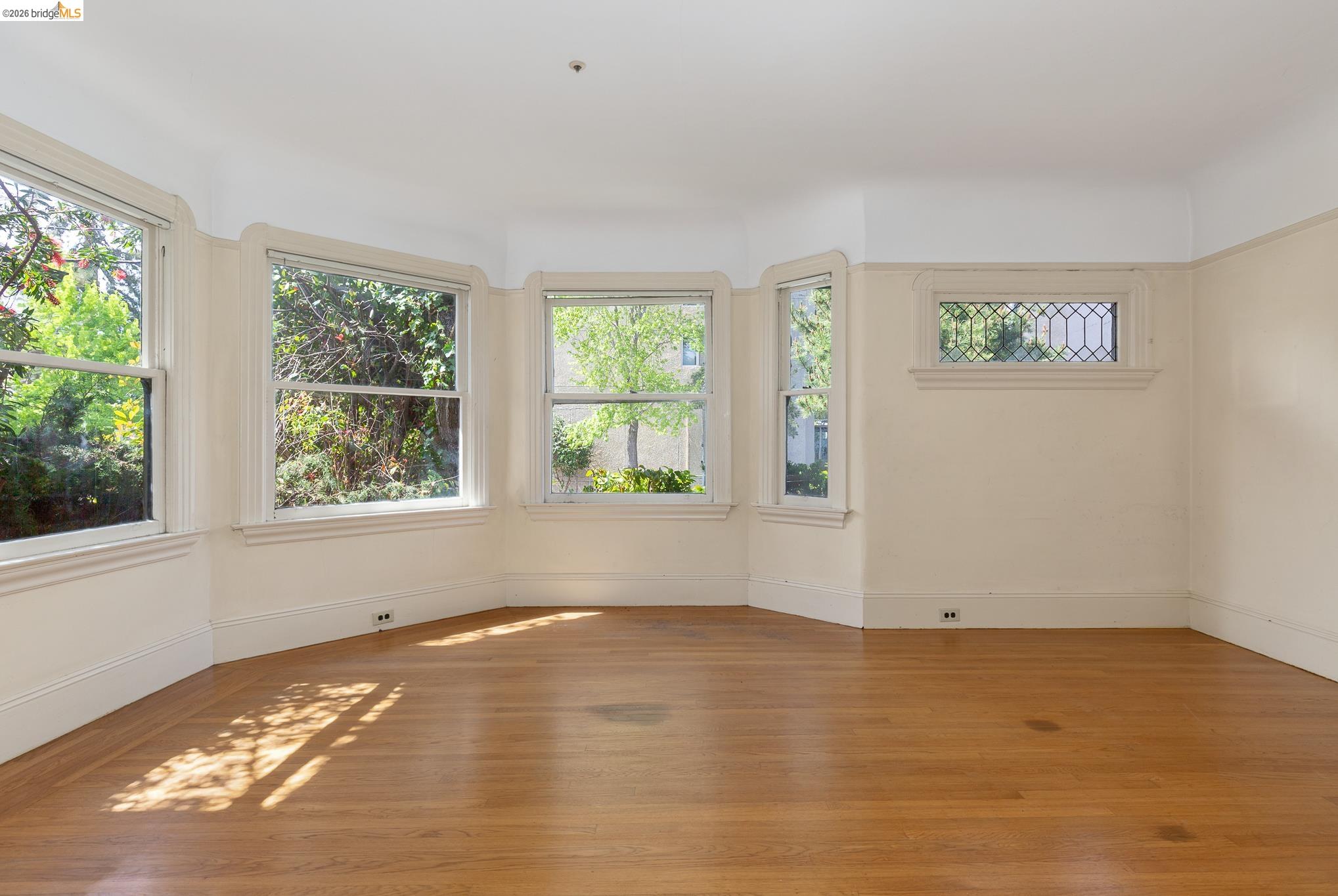 Detail Gallery Image 6 of 25 For 42 Linda Ave, Oakland,  CA 94611 - 3 Beds | 1/1 Baths