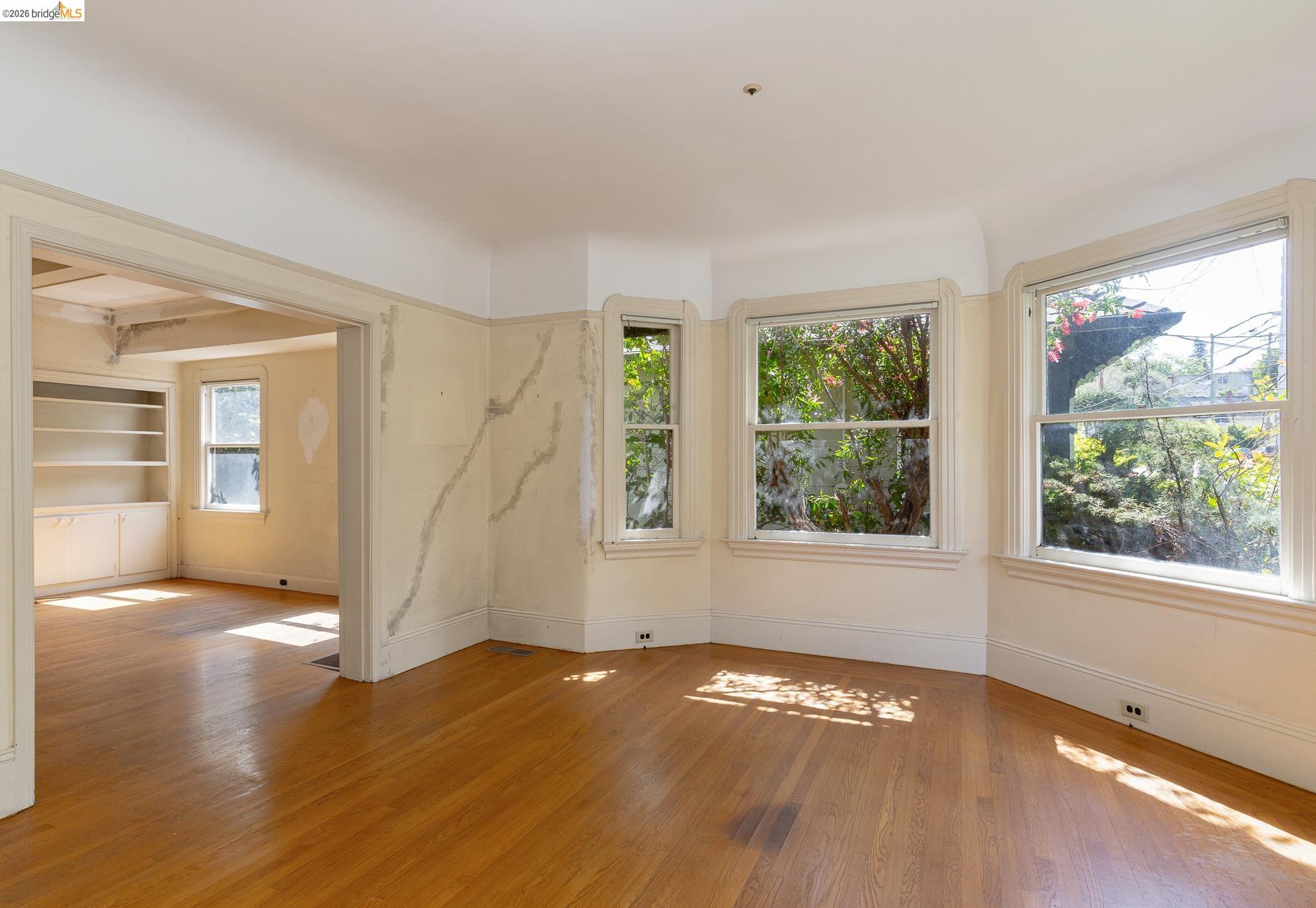 Detail Gallery Image 8 of 25 For 42 Linda Ave, Oakland,  CA 94611 - 3 Beds | 1/1 Baths