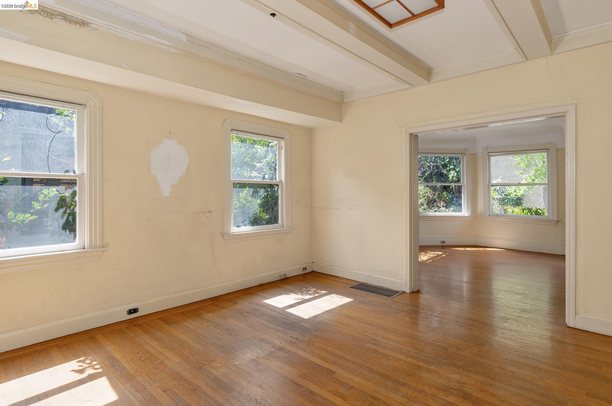 Detail Gallery Image 10 of 25 For 42 Linda Ave, Oakland,  CA 94611 - 3 Beds | 1/1 Baths