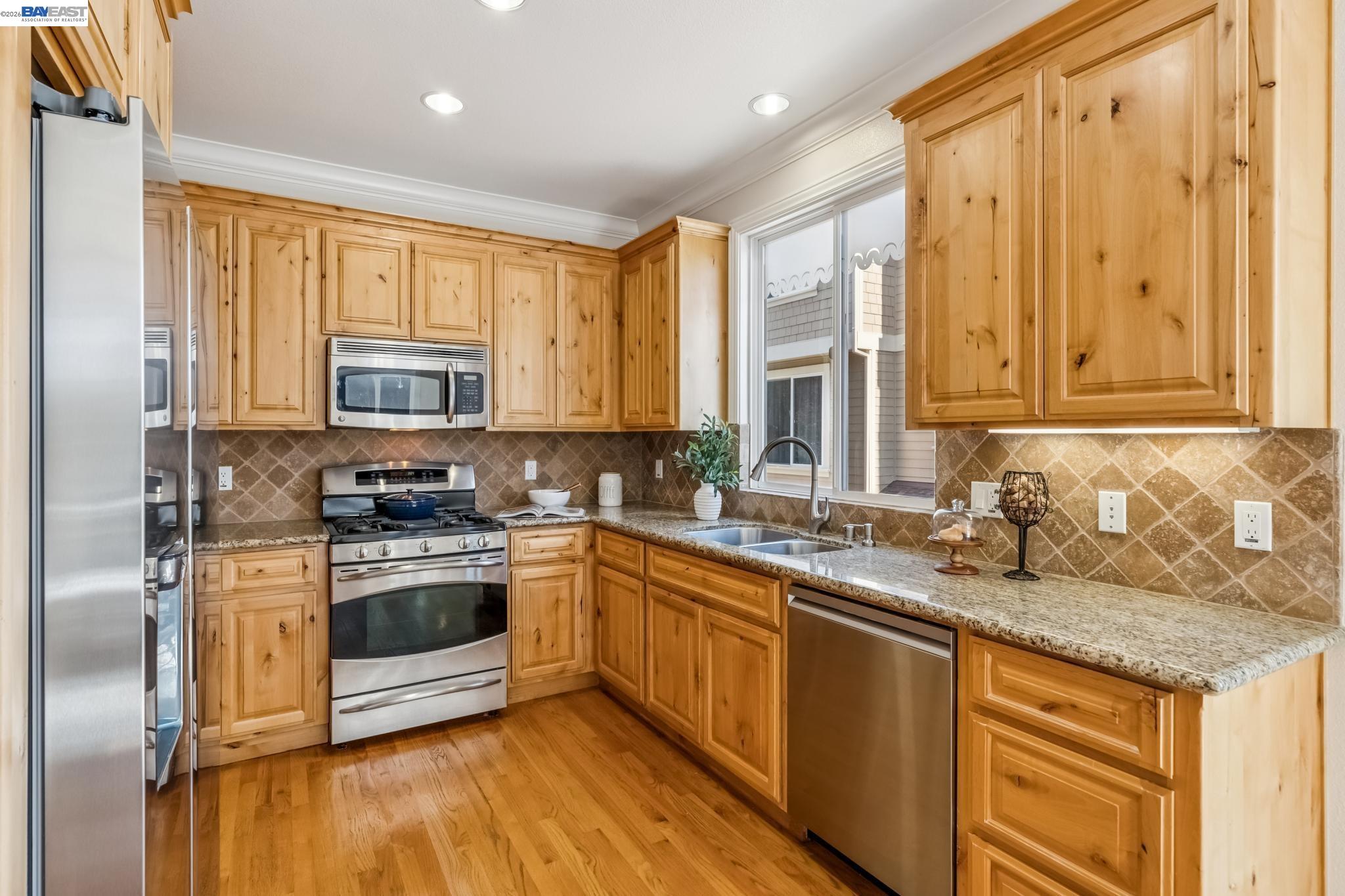 Detail Gallery Image 13 of 34 For 829 Lippert Pl, Santa Clara,  CA 95050 - 3 Beds | 2/1 Baths