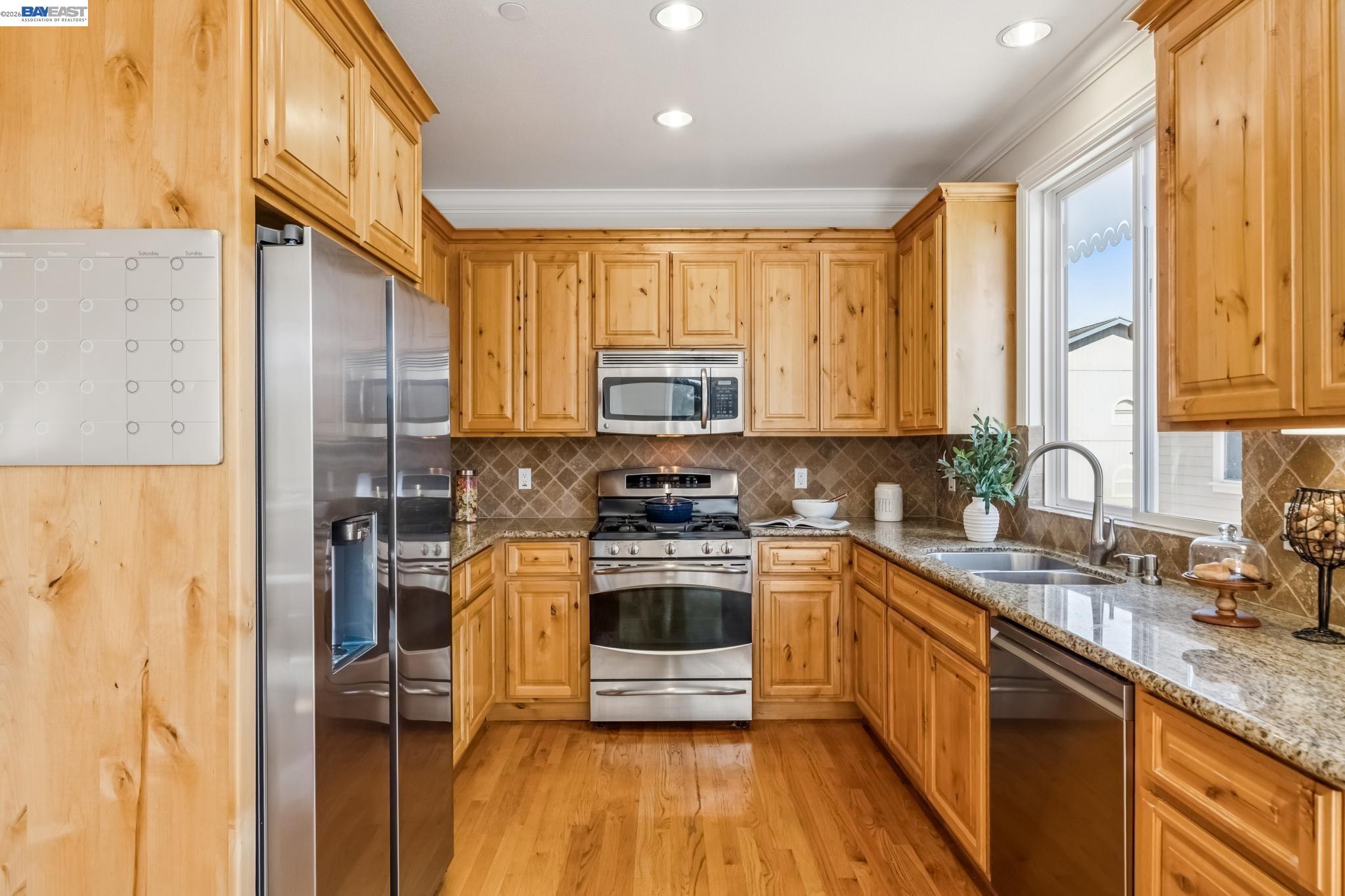 Detail Gallery Image 14 of 34 For 829 Lippert Pl, Santa Clara,  CA 95050 - 3 Beds | 2/1 Baths