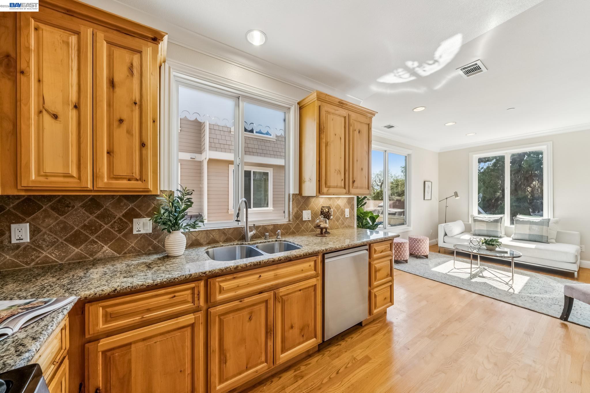 Detail Gallery Image 15 of 34 For 829 Lippert Pl, Santa Clara,  CA 95050 - 3 Beds | 2/1 Baths