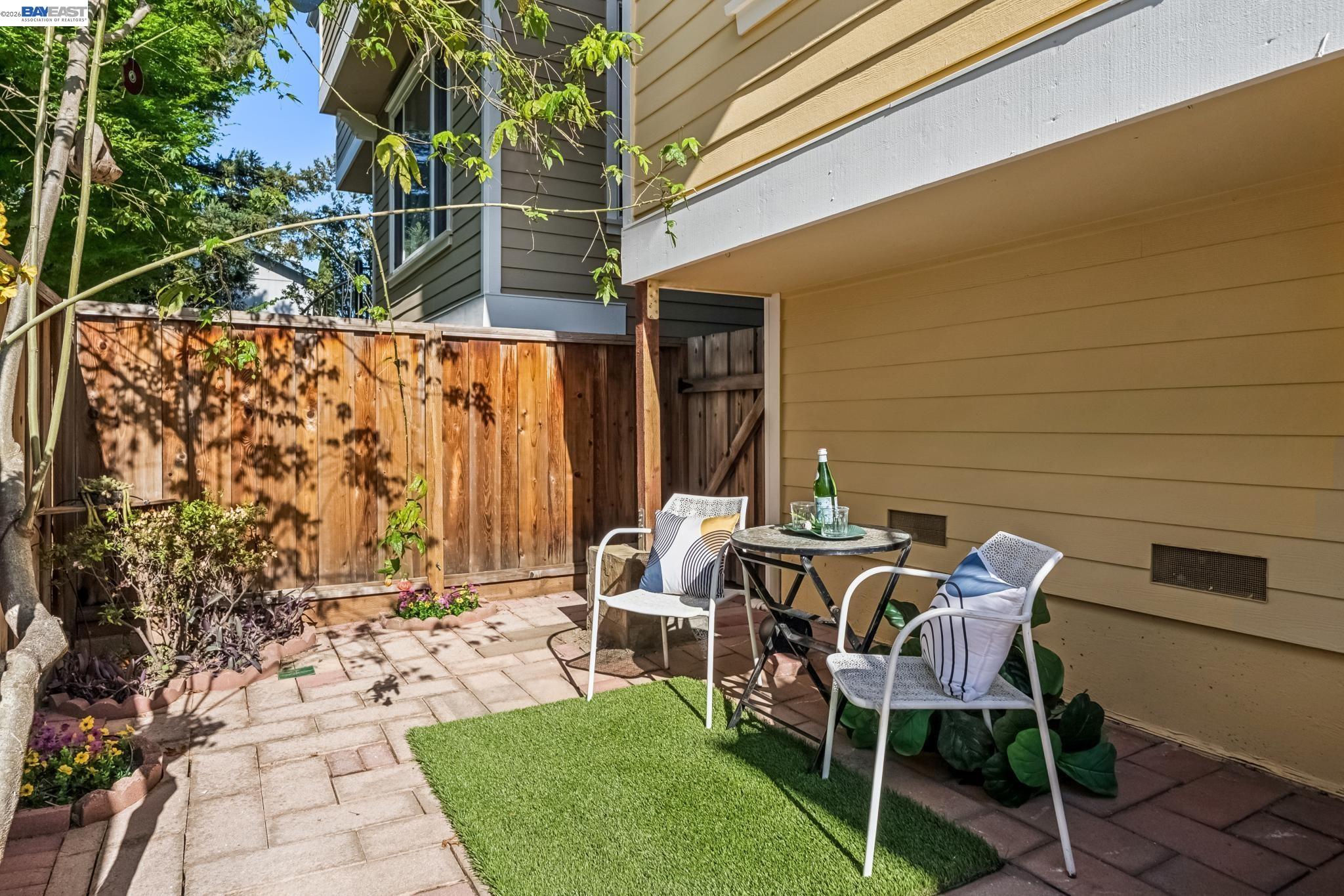 Detail Gallery Image 31 of 34 For 829 Lippert Pl, Santa Clara,  CA 95050 - 3 Beds | 2/1 Baths