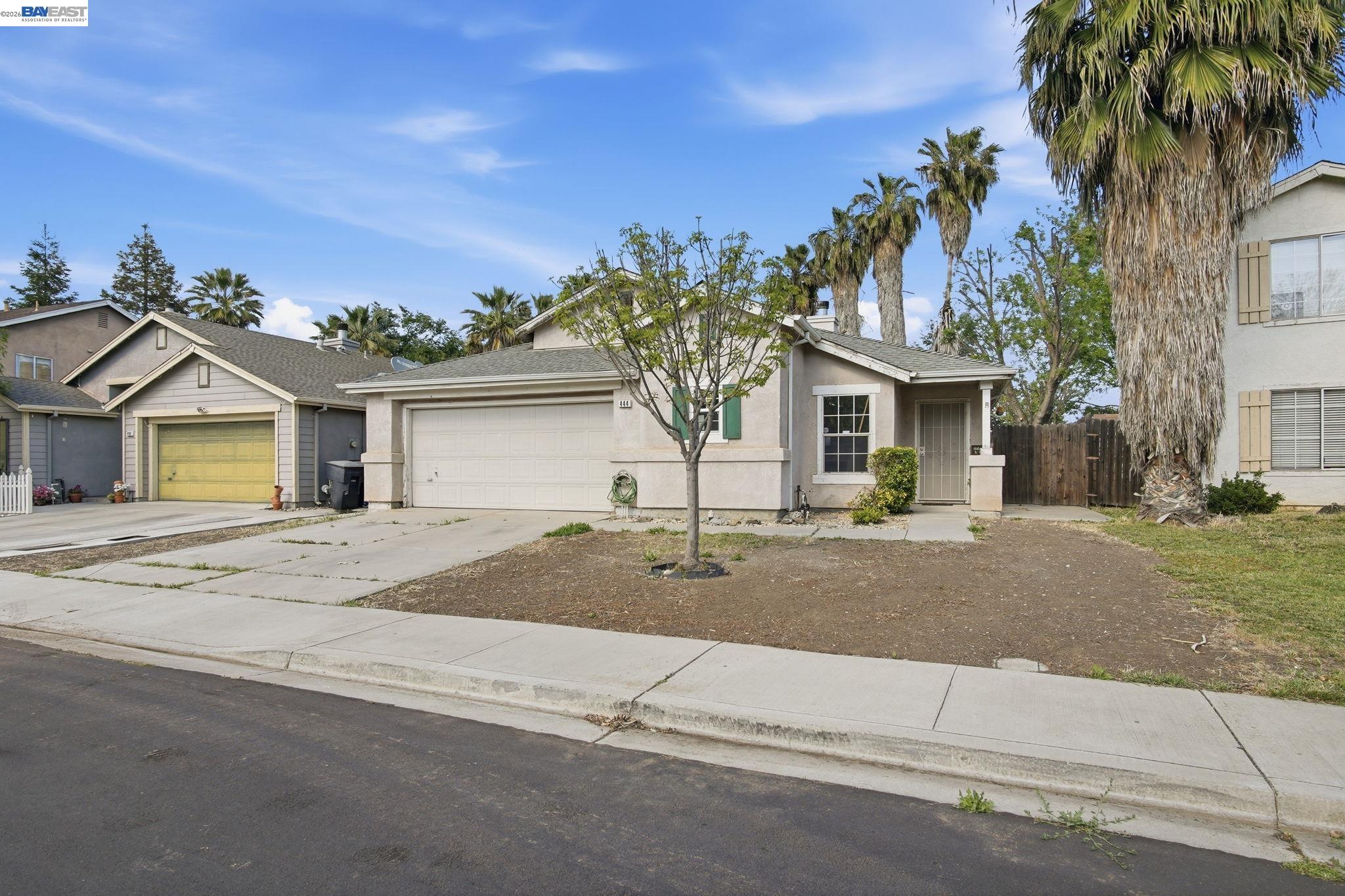 Detail Gallery Image 1 of 14 For 444 Red Robin, Patterson,  CA 95363 - 3 Beds | 2 Baths