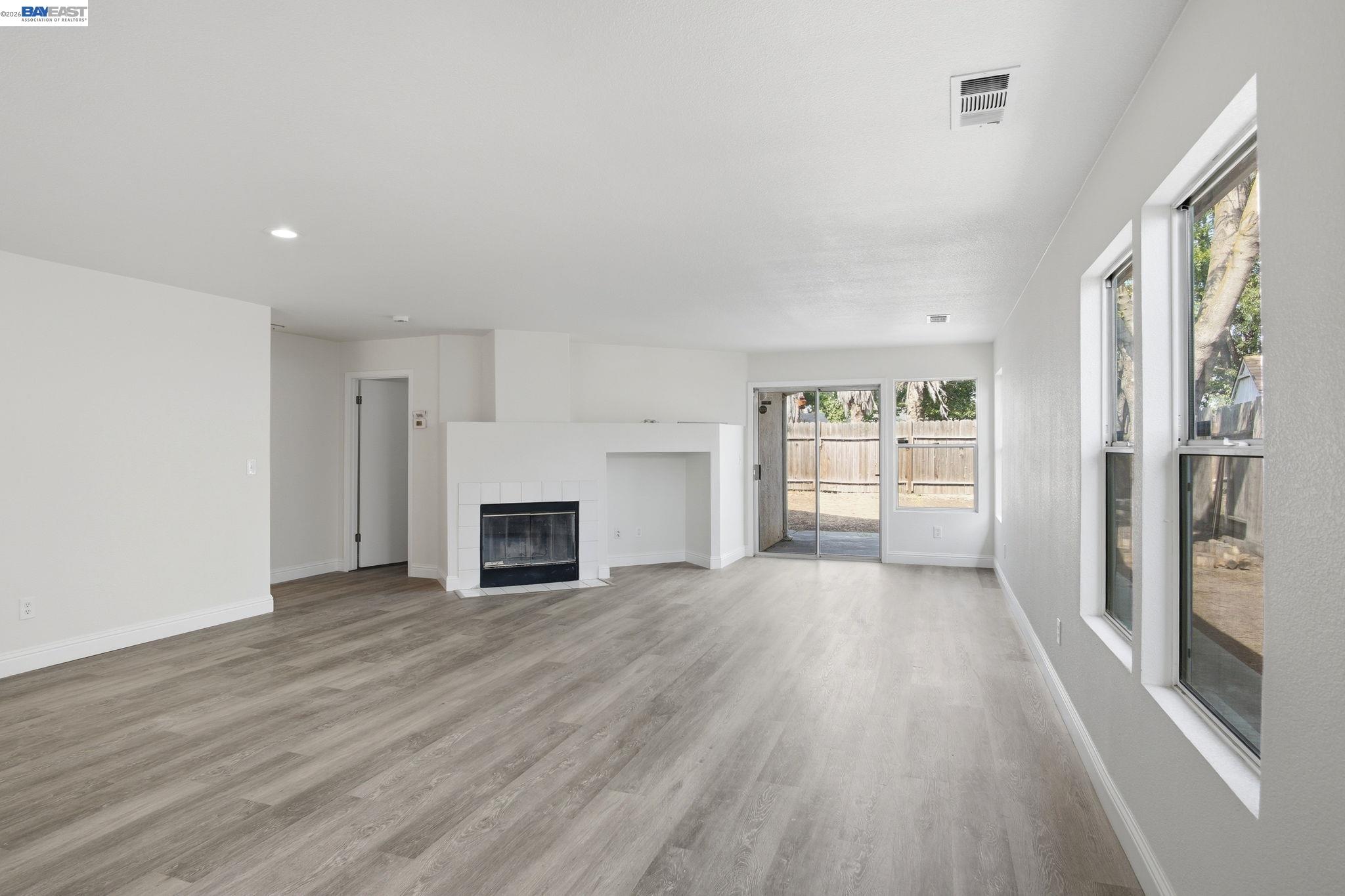 Detail Gallery Image 3 of 14 For 444 Red Robin, Patterson,  CA 95363 - 3 Beds | 2 Baths