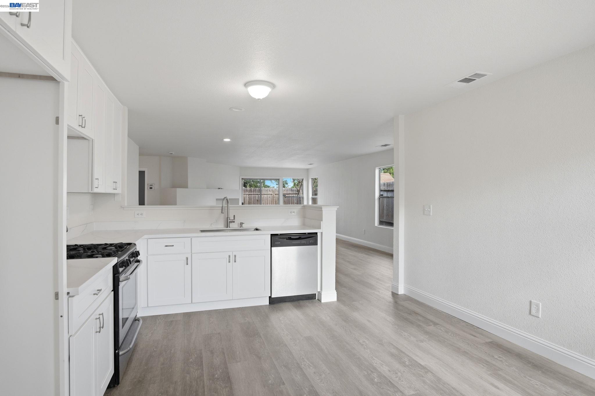 Detail Gallery Image 5 of 14 For 444 Red Robin, Patterson,  CA 95363 - 3 Beds | 2 Baths