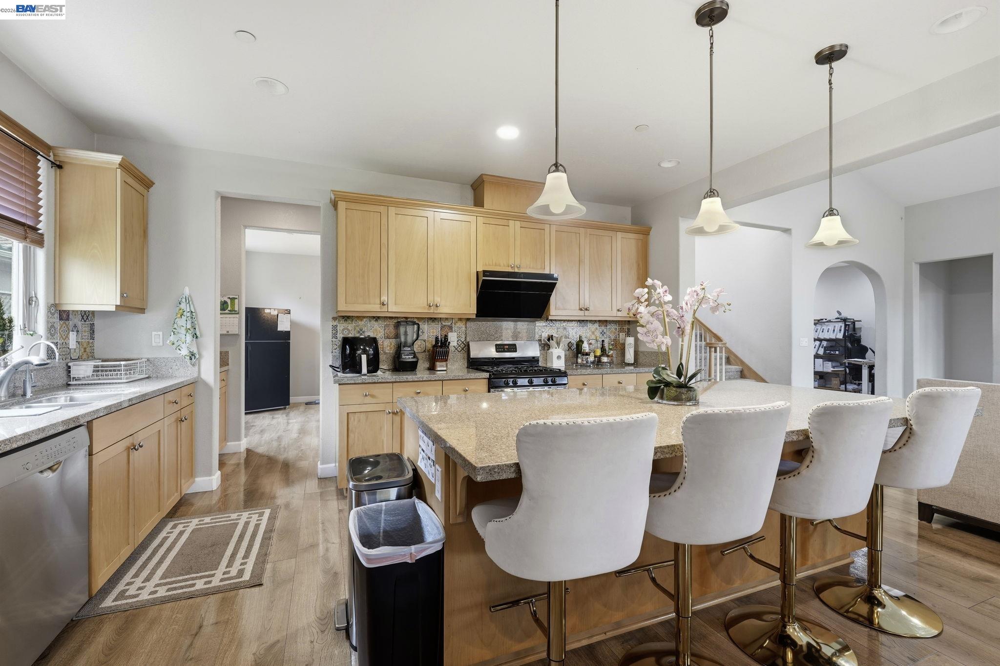 Detail Gallery Image 5 of 24 For 1176 Duomo Way, Manteca,  CA 95337 - 4 Beds | 3/1 Baths