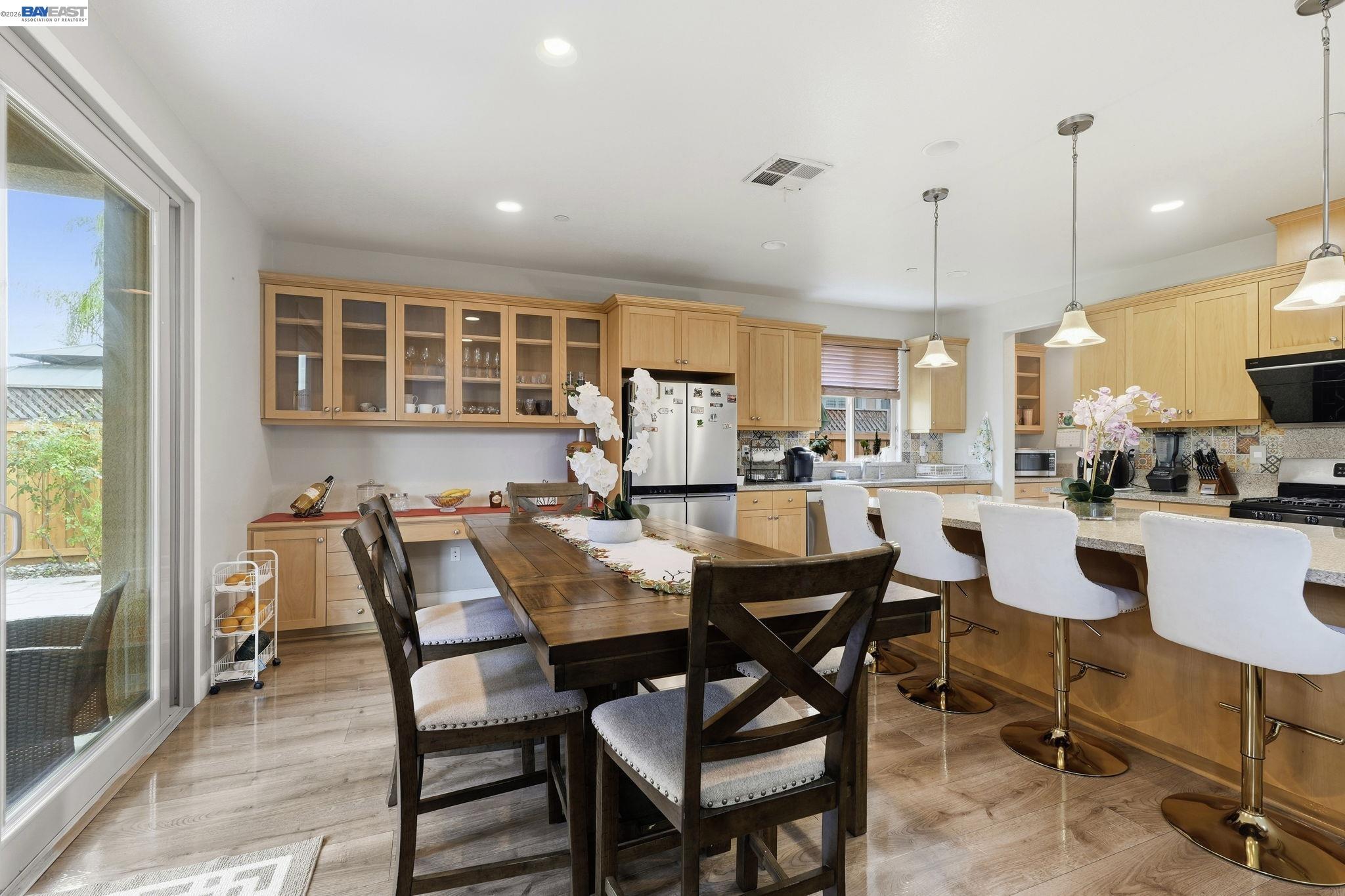 Detail Gallery Image 8 of 24 For 1176 Duomo Way, Manteca,  CA 95337 - 4 Beds | 3/1 Baths