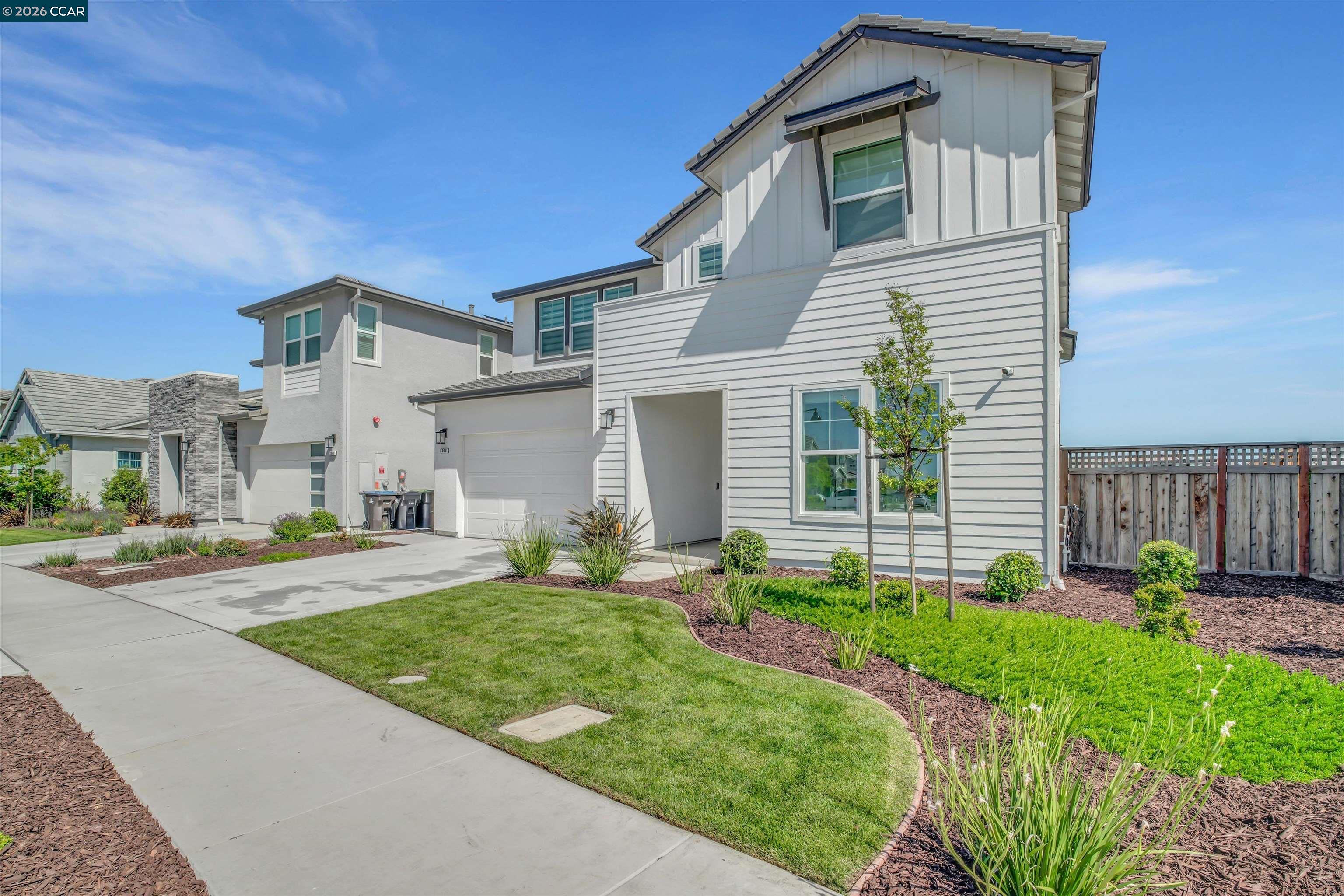 Detail Gallery Image 2 of 67 For 3368 Mulholland Dr, Lathrop,  CA 95330 - 5 Beds | 4/1 Baths