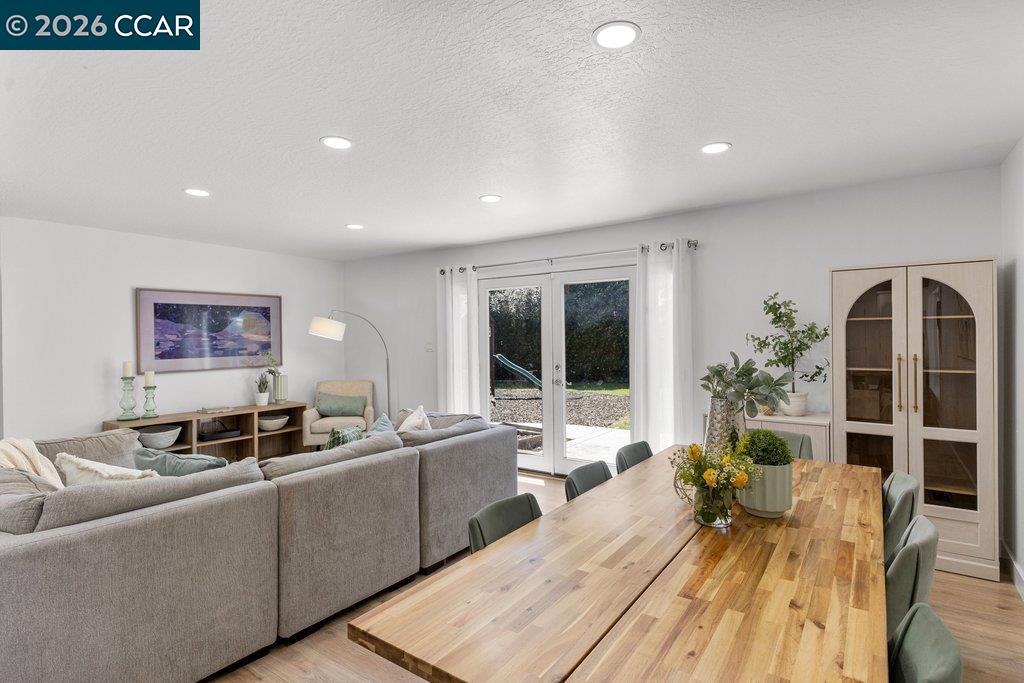 Detail Gallery Image 12 of 39 For 1139 Lovell Court, Concord,  CA 94520 - 5 Beds | 2 Baths