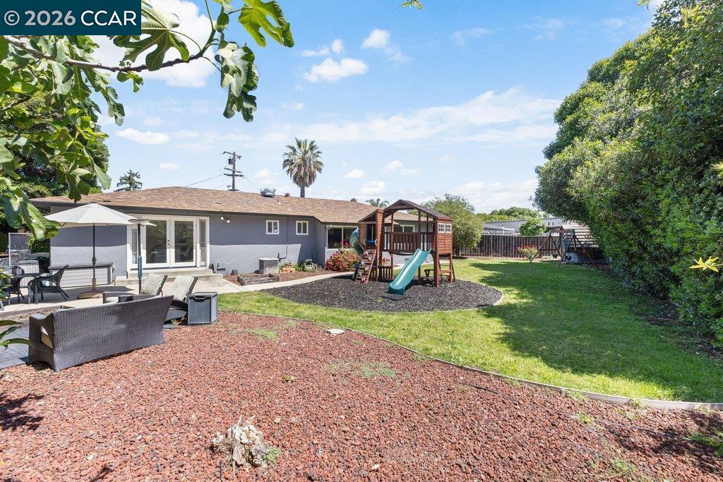 Detail Gallery Image 30 of 39 For 1139 Lovell Court, Concord,  CA 94520 - 5 Beds | 2 Baths