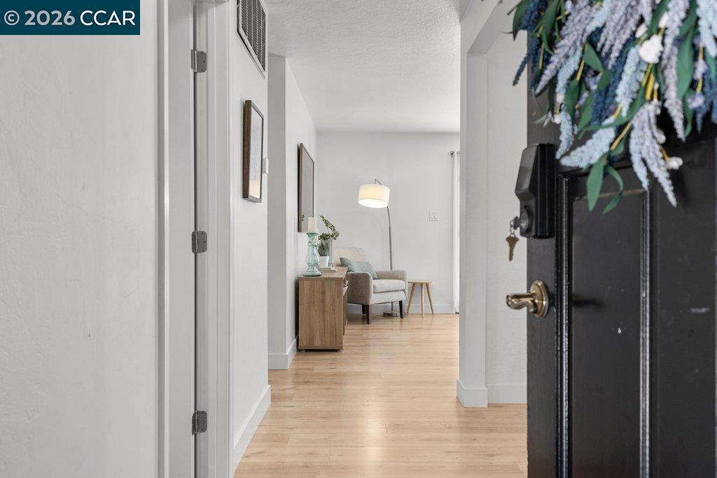 Detail Gallery Image 4 of 39 For 1139 Lovell Court, Concord,  CA 94520 - 5 Beds | 2 Baths