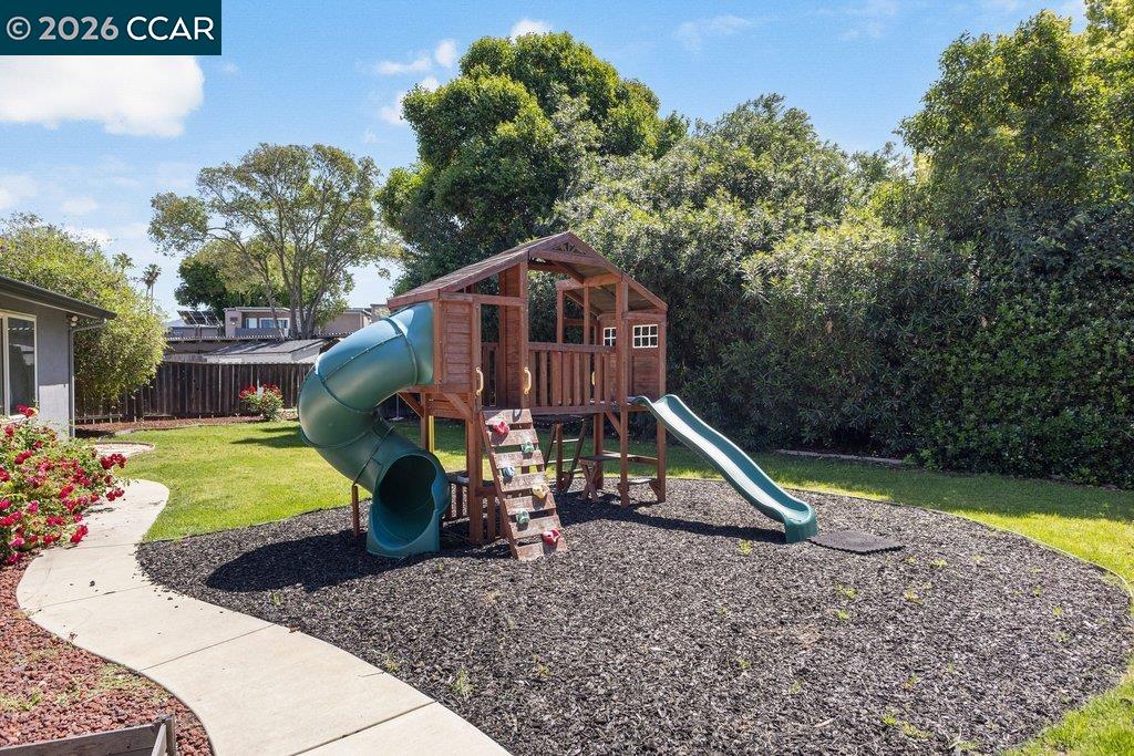 Detail Gallery Image 35 of 39 For 1139 Lovell Court, Concord,  CA 94520 - 5 Beds | 2 Baths