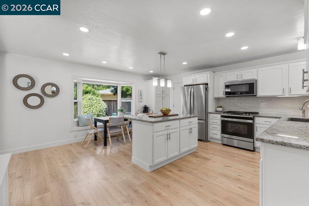 Detail Gallery Image 5 of 39 For 1139 Lovell Court, Concord,  CA 94520 - 5 Beds | 2 Baths