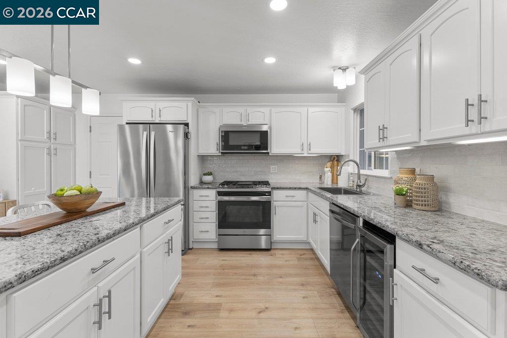 Detail Gallery Image 6 of 39 For 1139 Lovell Court, Concord,  CA 94520 - 5 Beds | 2 Baths